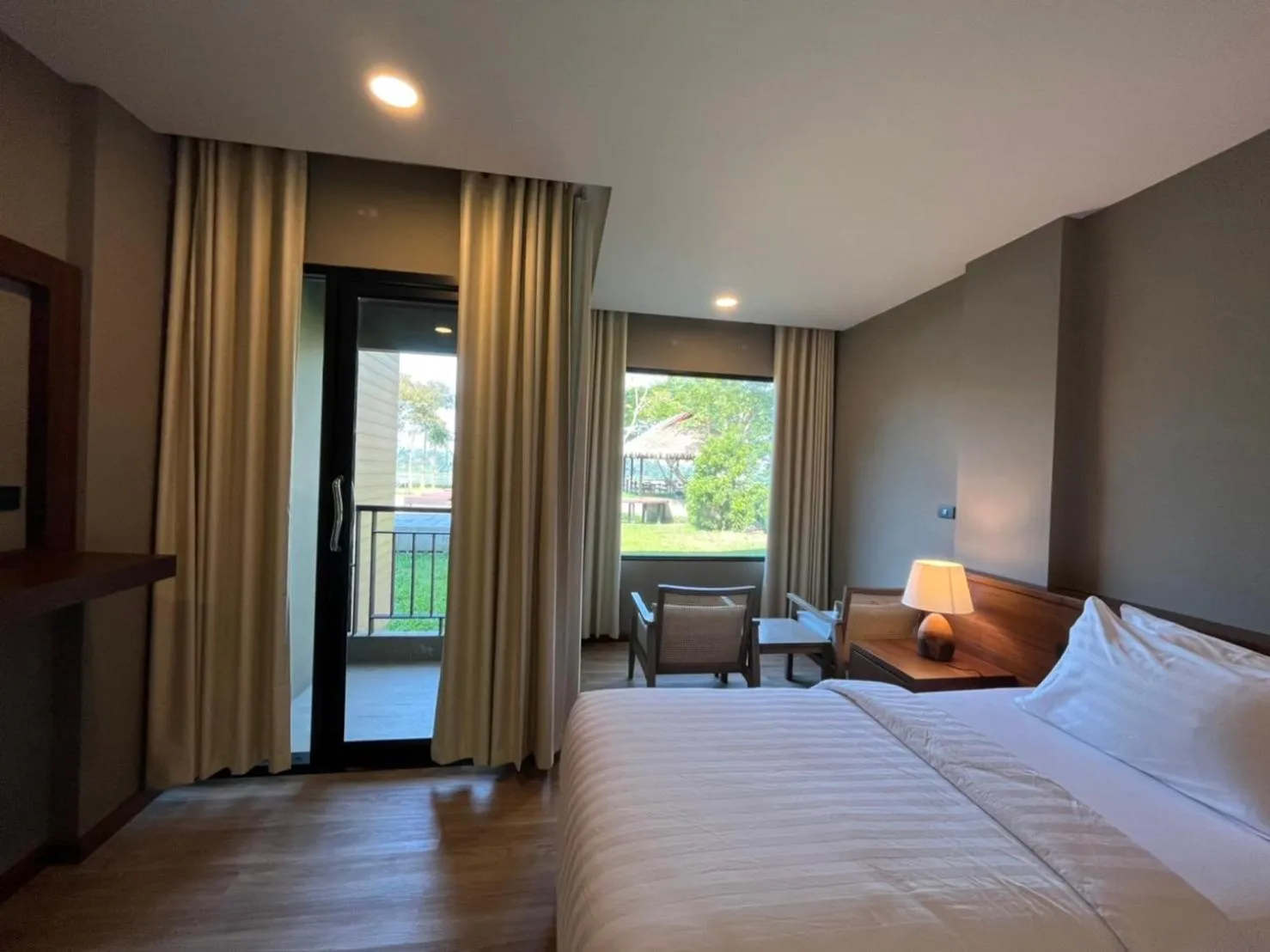 Bedroom, Bed in River Tree Resort