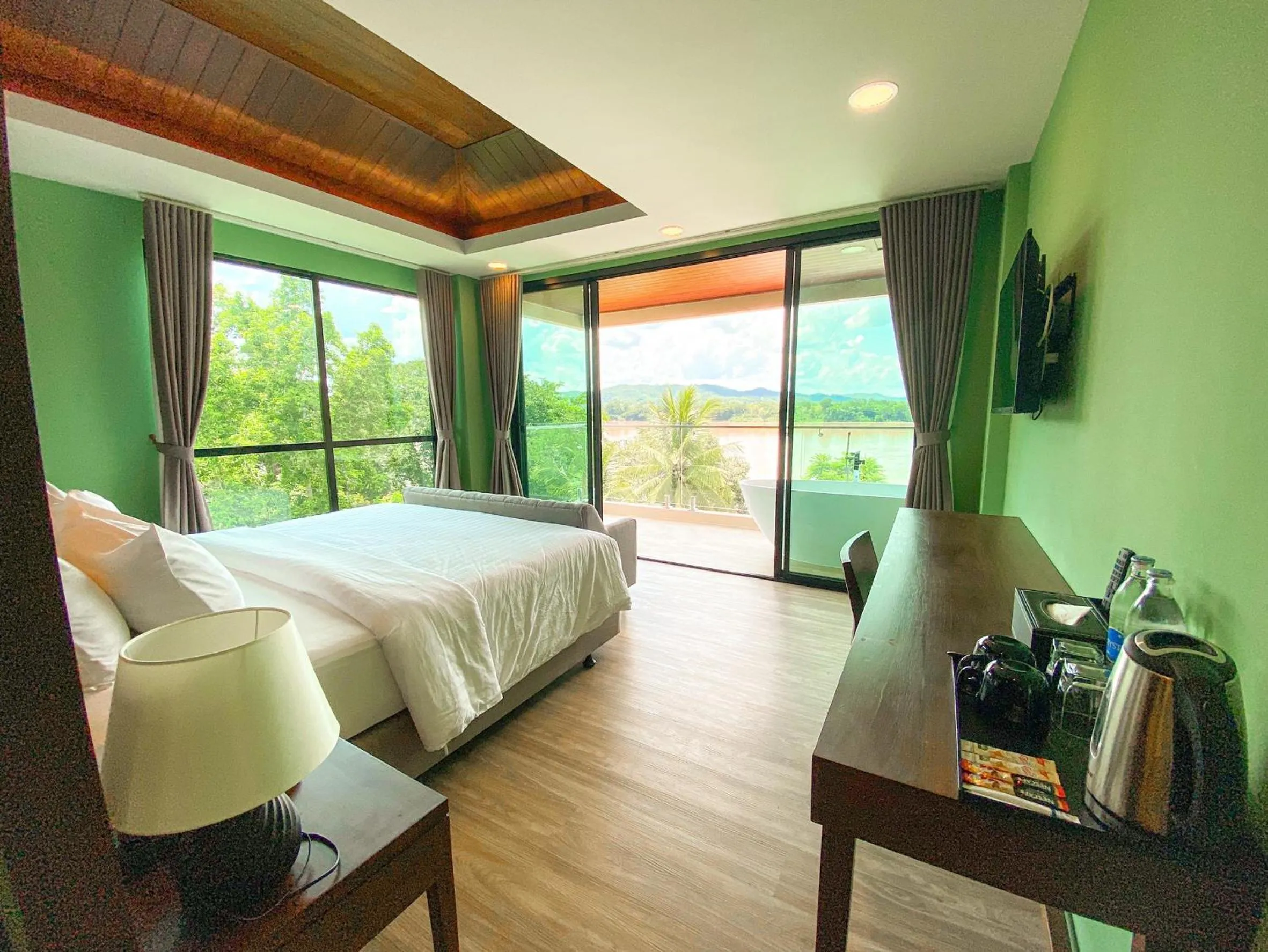 Bed in River Tree Resort