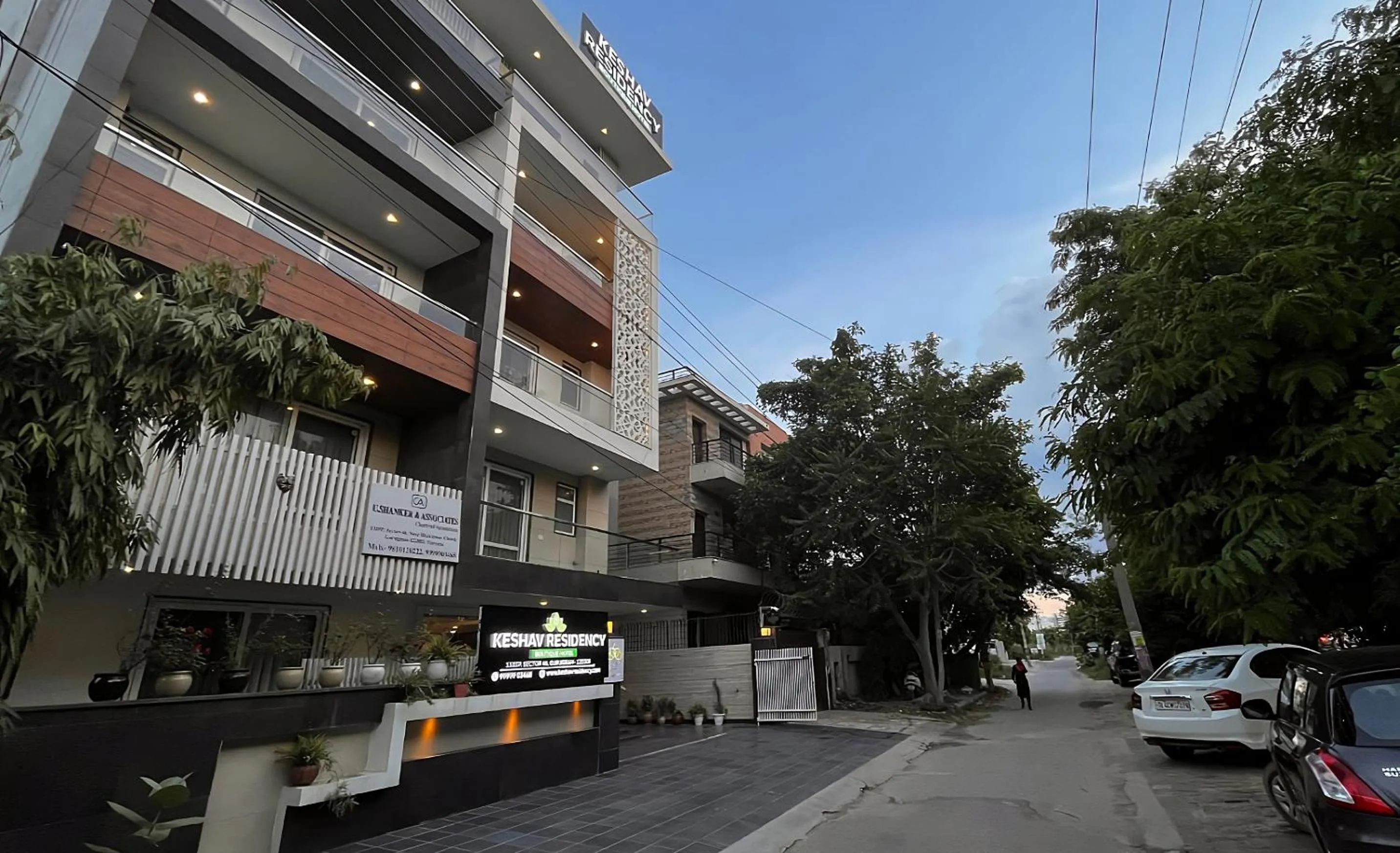 Hotel Keshav Residency - Medicity Gurugram, near Medanta Hospital