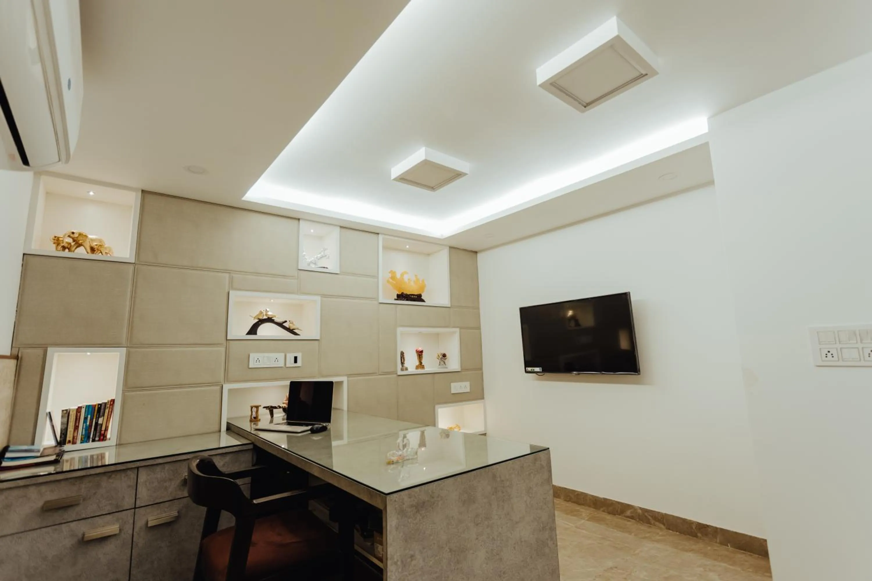 Hotel Keshav Residency - Medicity Gurugram, near Medanta Hospital