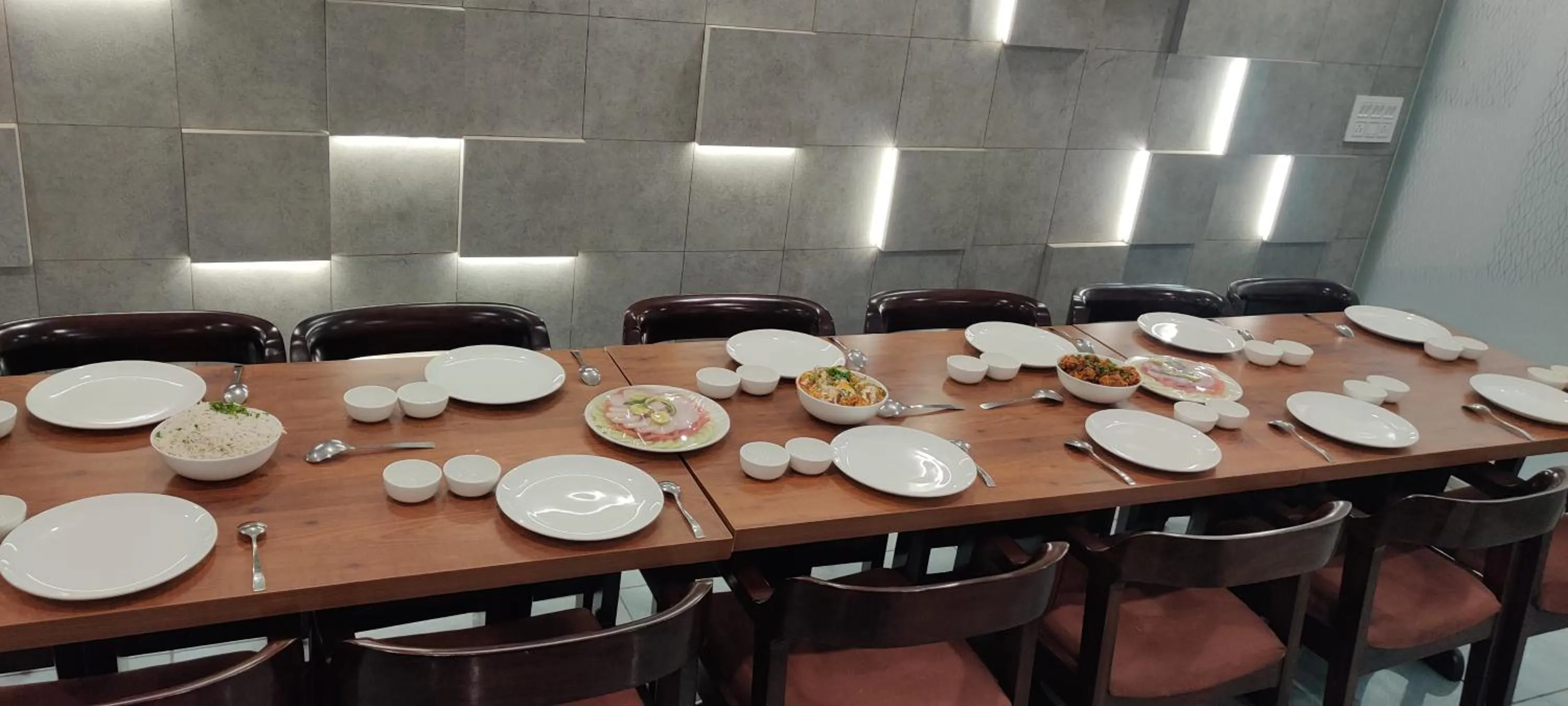Restaurant/places to eat in Hotel Keshav Residency - Medicity Gurugram, near Medanta Hospital