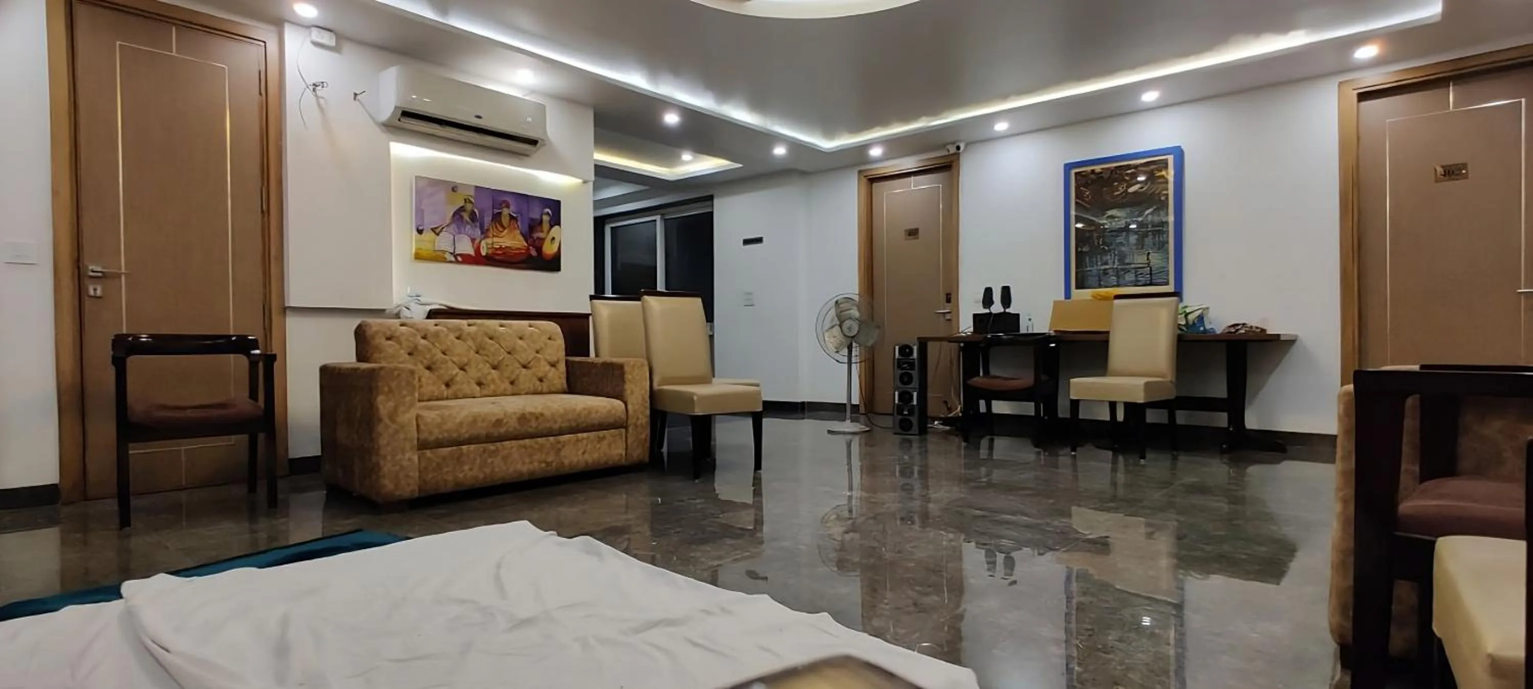 Bed in Hotel Keshav Residency - Medicity Gurugram, near Medanta Hospital