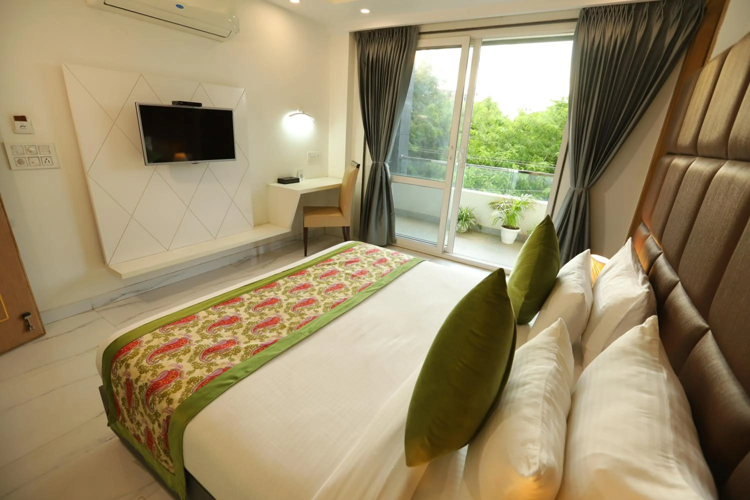 Bed in Hotel Keshav Residency - Medicity Gurugram, near Medanta Hospital