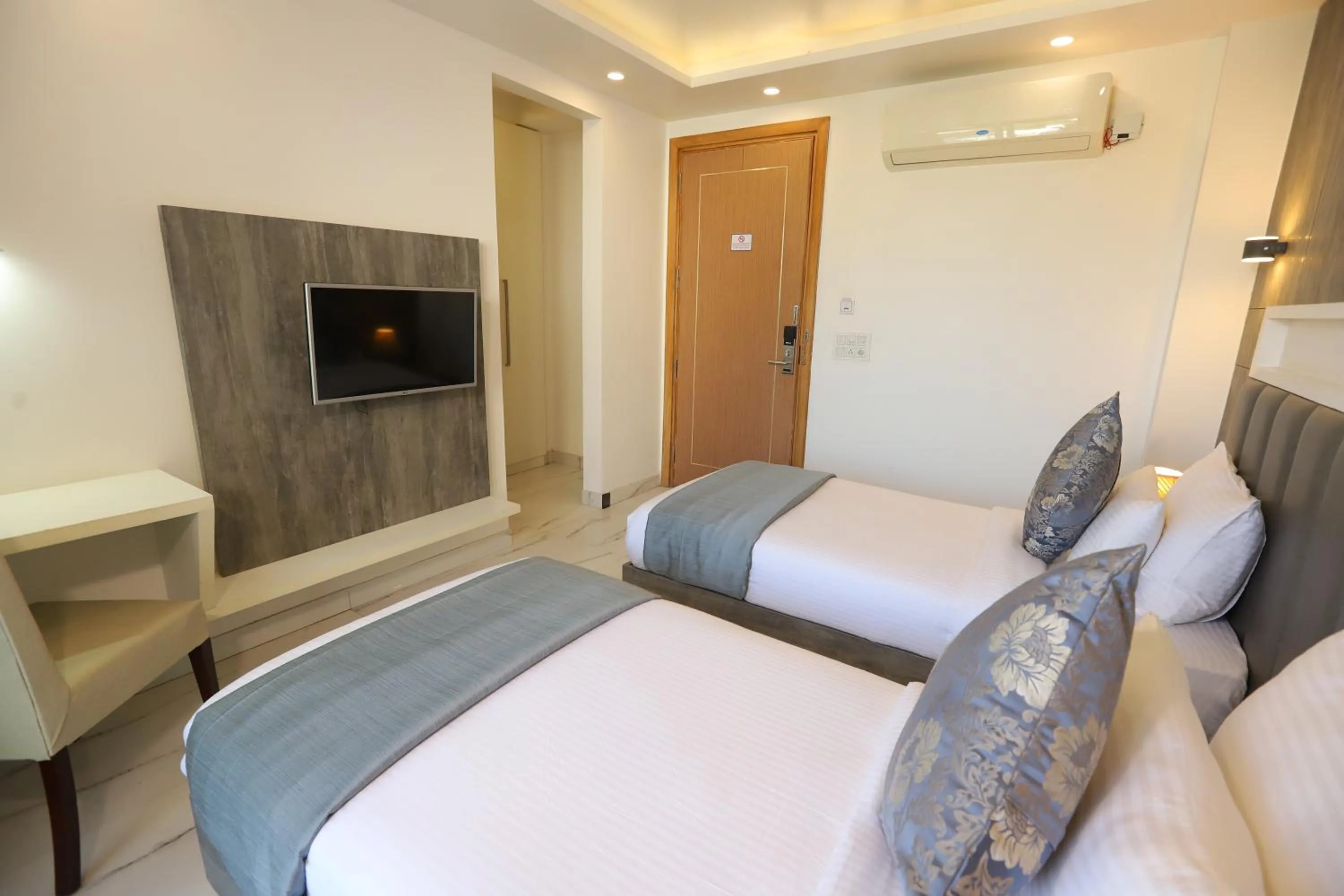 Bed in Hotel Keshav Residency - Medicity Gurugram, near Medanta Hospital