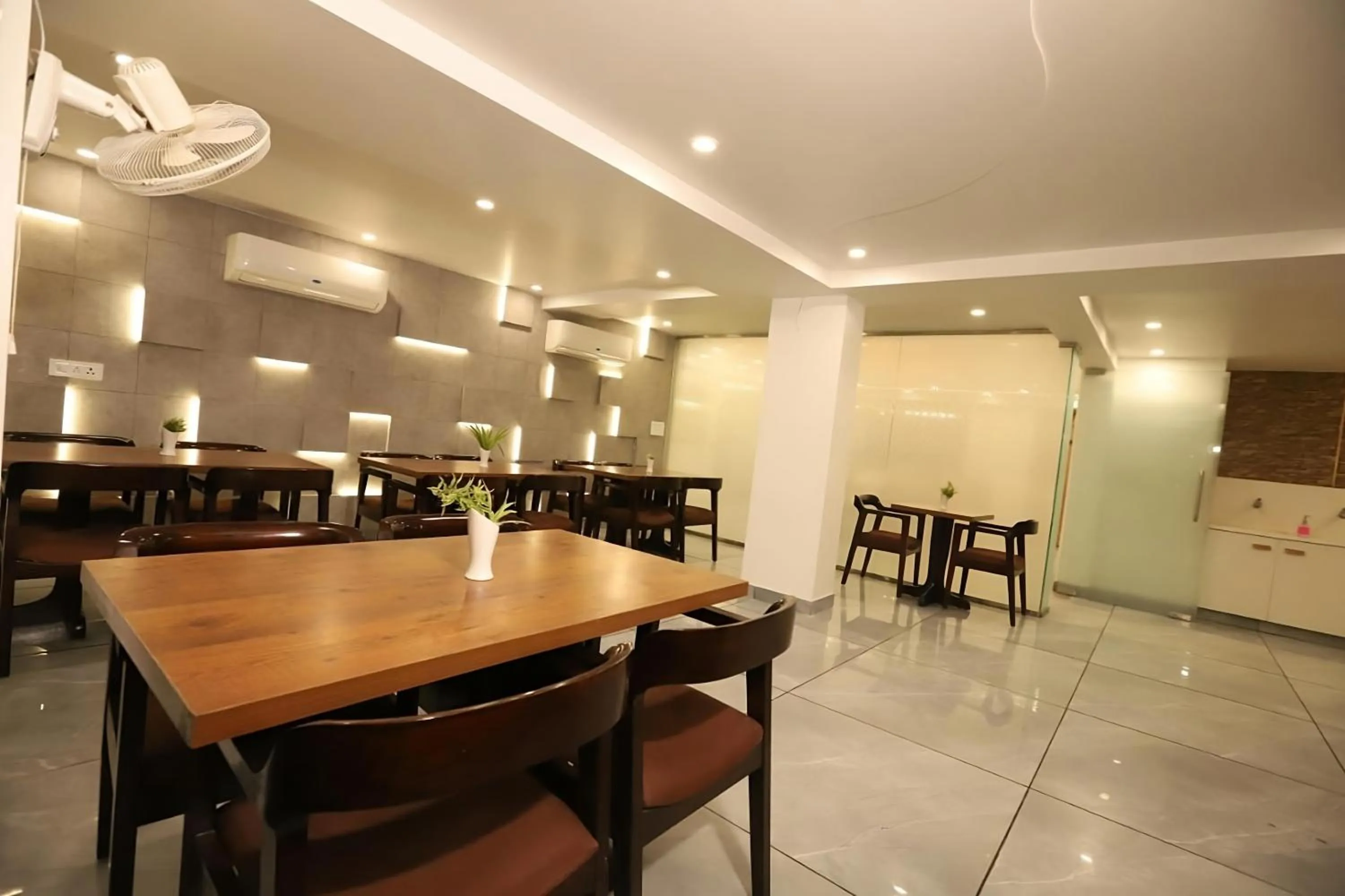 Hotel Keshav Residency - Medicity Gurugram, near Medanta Hospital