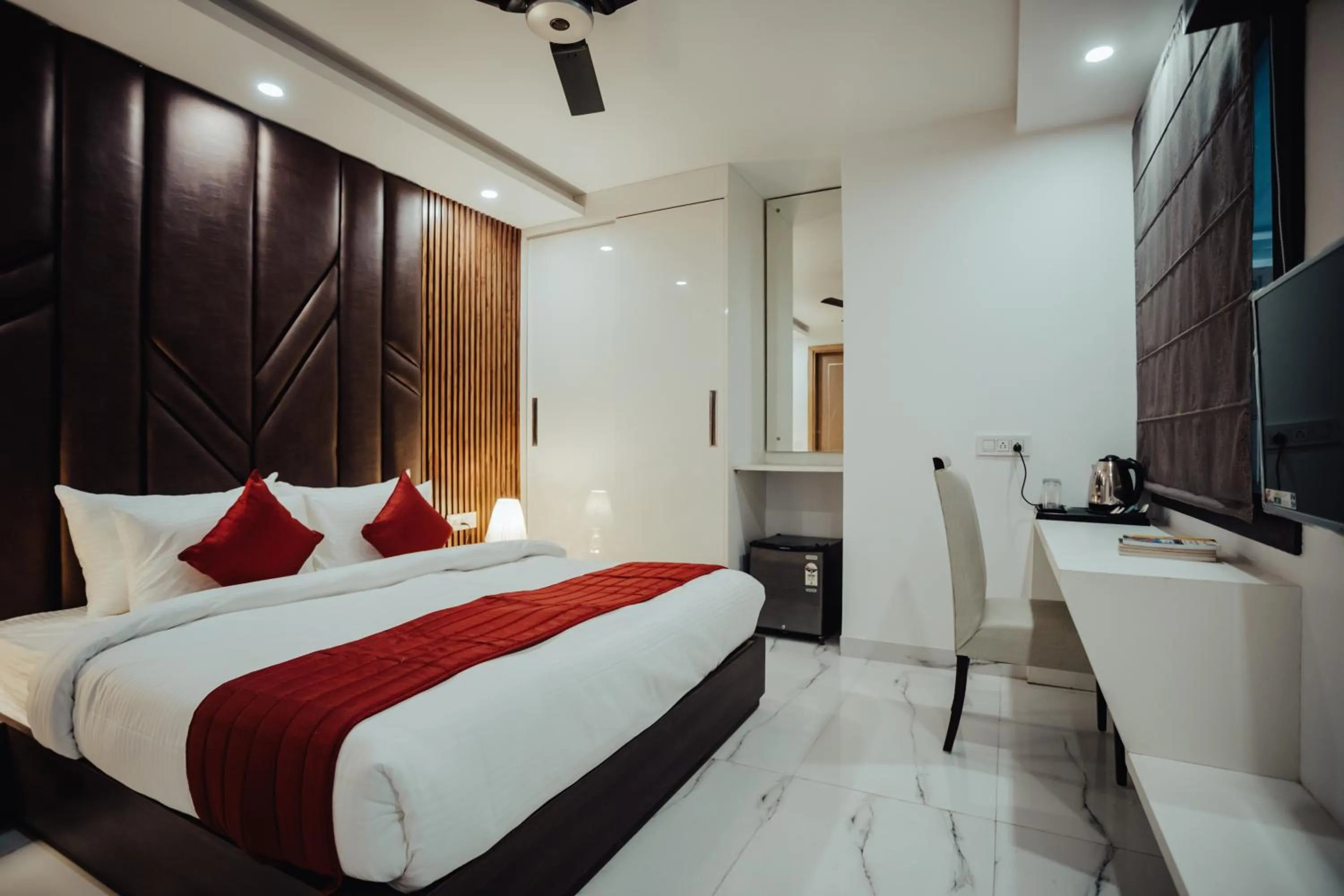 Bed in Hotel Keshav Residency - Medicity Gurugram, near Medanta Hospital