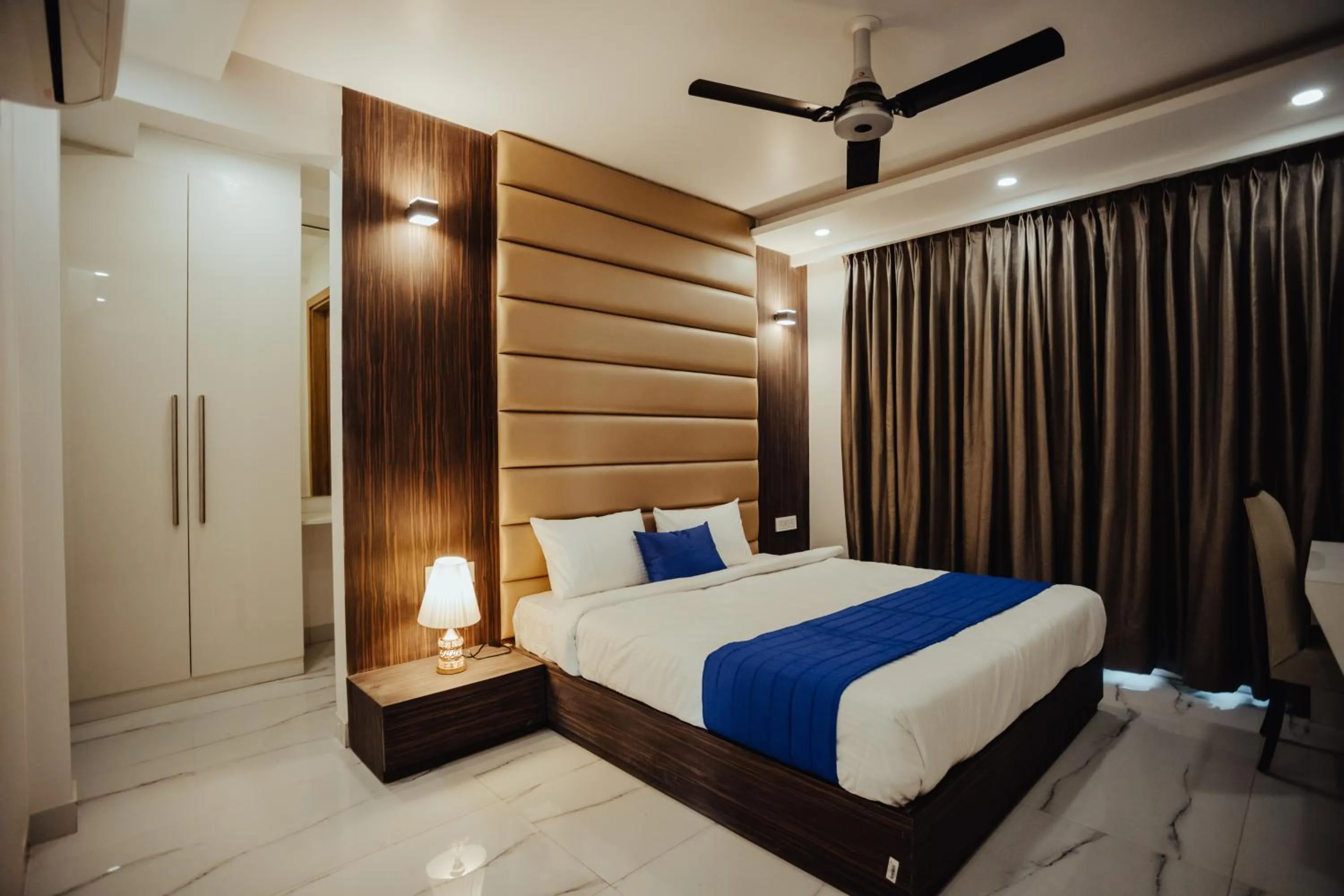 Bed in Hotel Keshav Residency - Medicity Gurugram, near Medanta Hospital