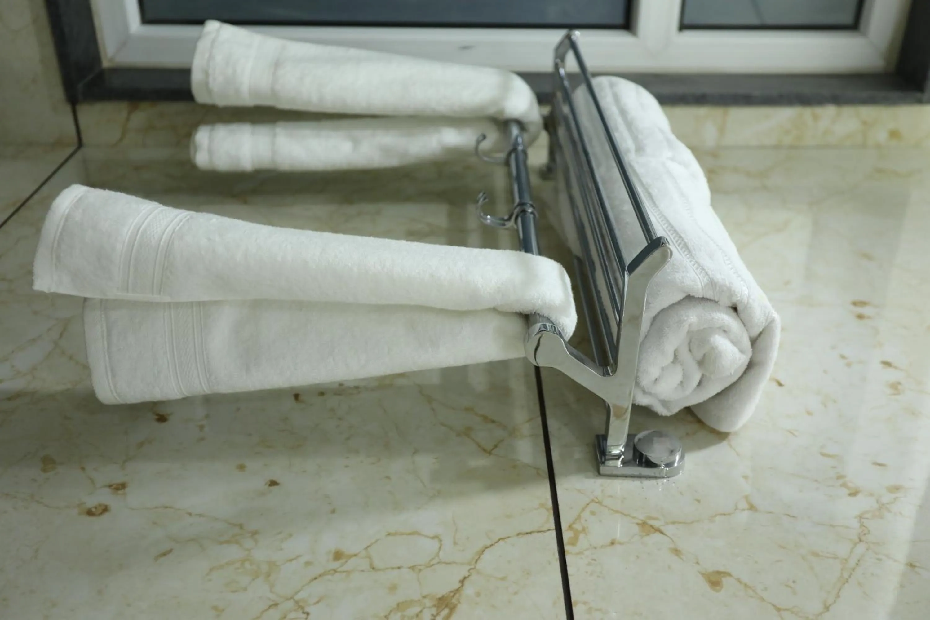 Hotel Keshav Residency - Medicity Gurugram, near Medanta Hospital