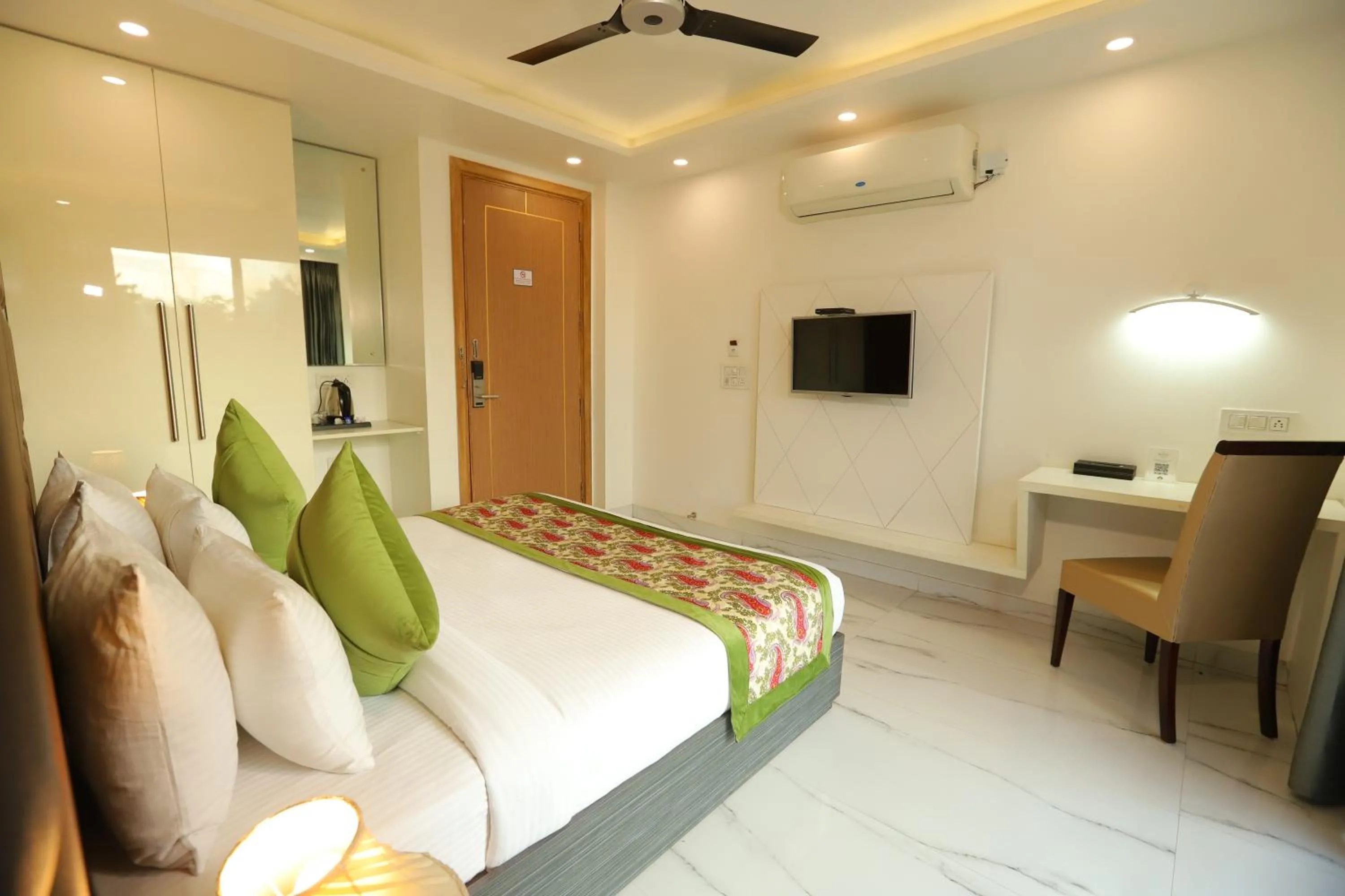 Bed in Hotel Keshav Residency - Medicity Gurugram, near Medanta Hospital