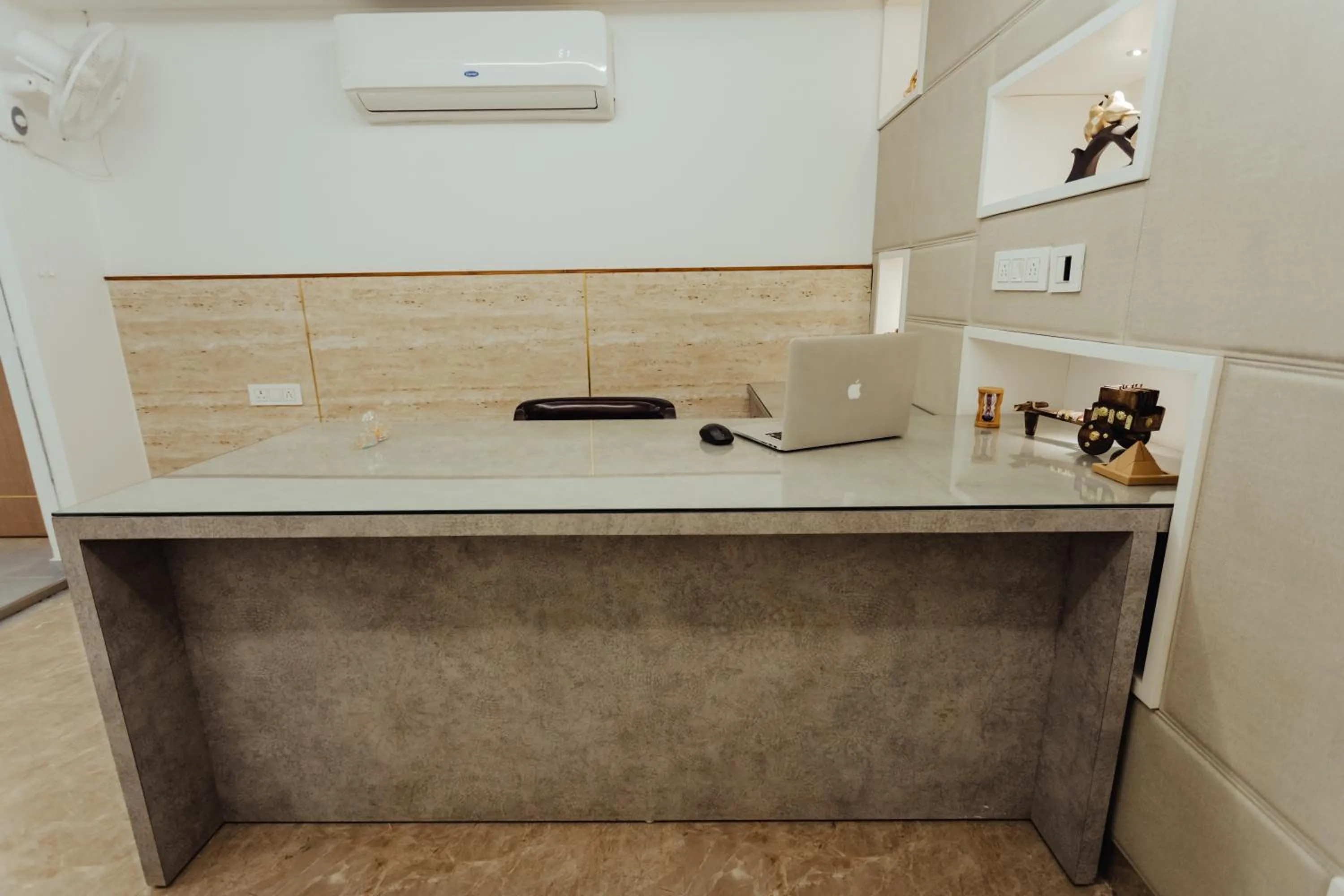 Hotel Keshav Residency - Medicity Gurugram, near Medanta Hospital