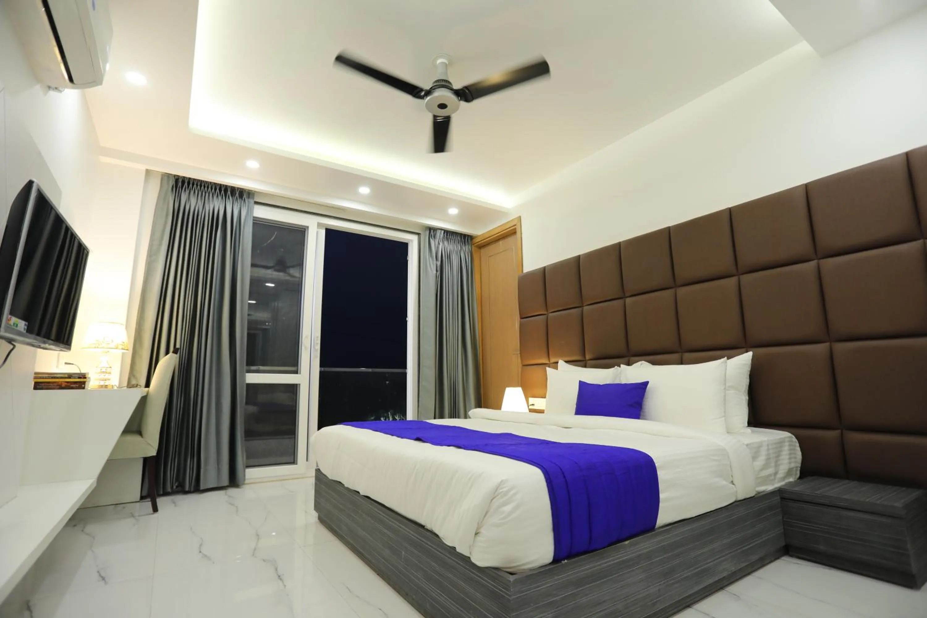 Bed in Hotel Keshav Residency - Medicity Gurugram, near Medanta Hospital