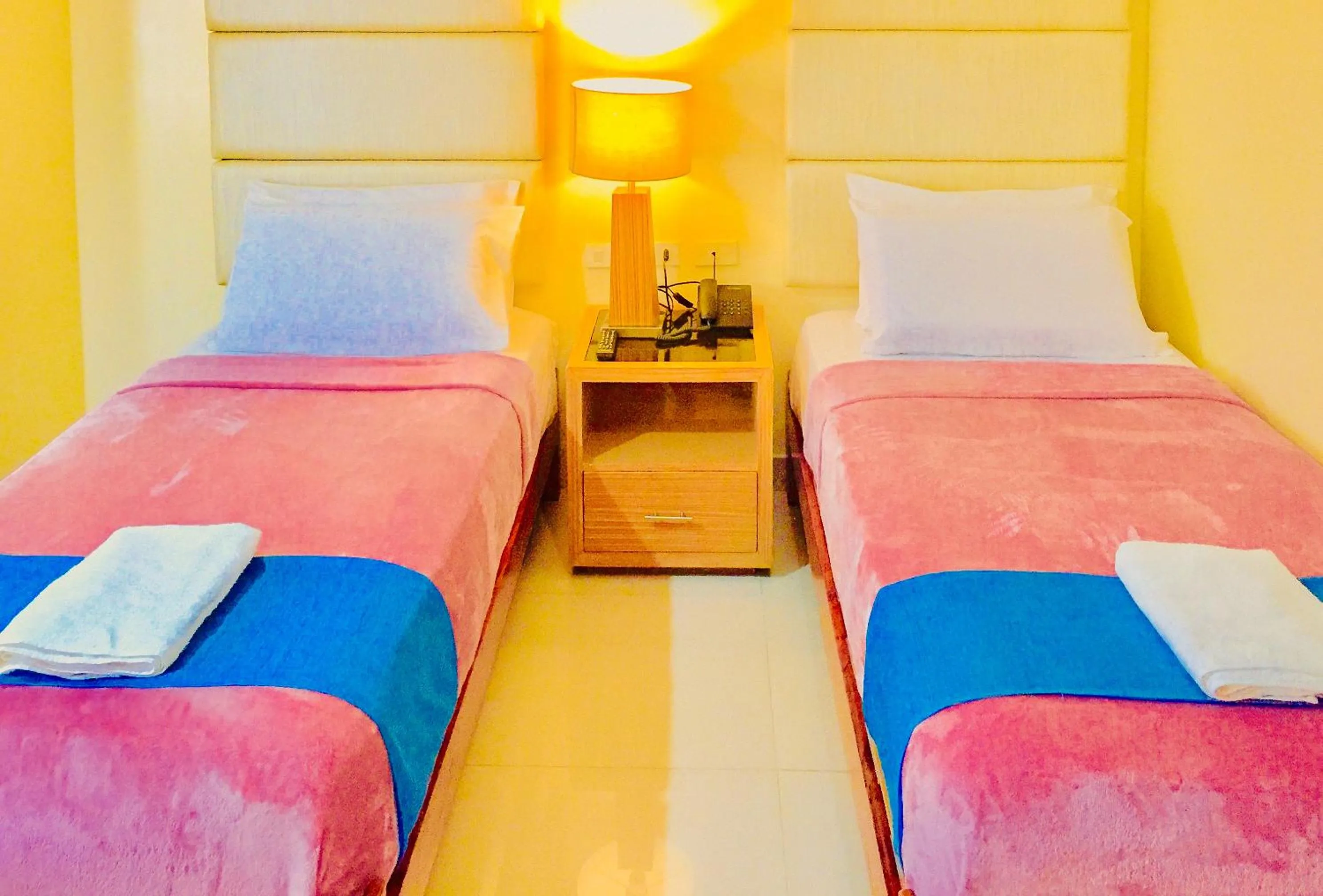 Bed in RedDoorz Plus @ ABC Landmark Hotel