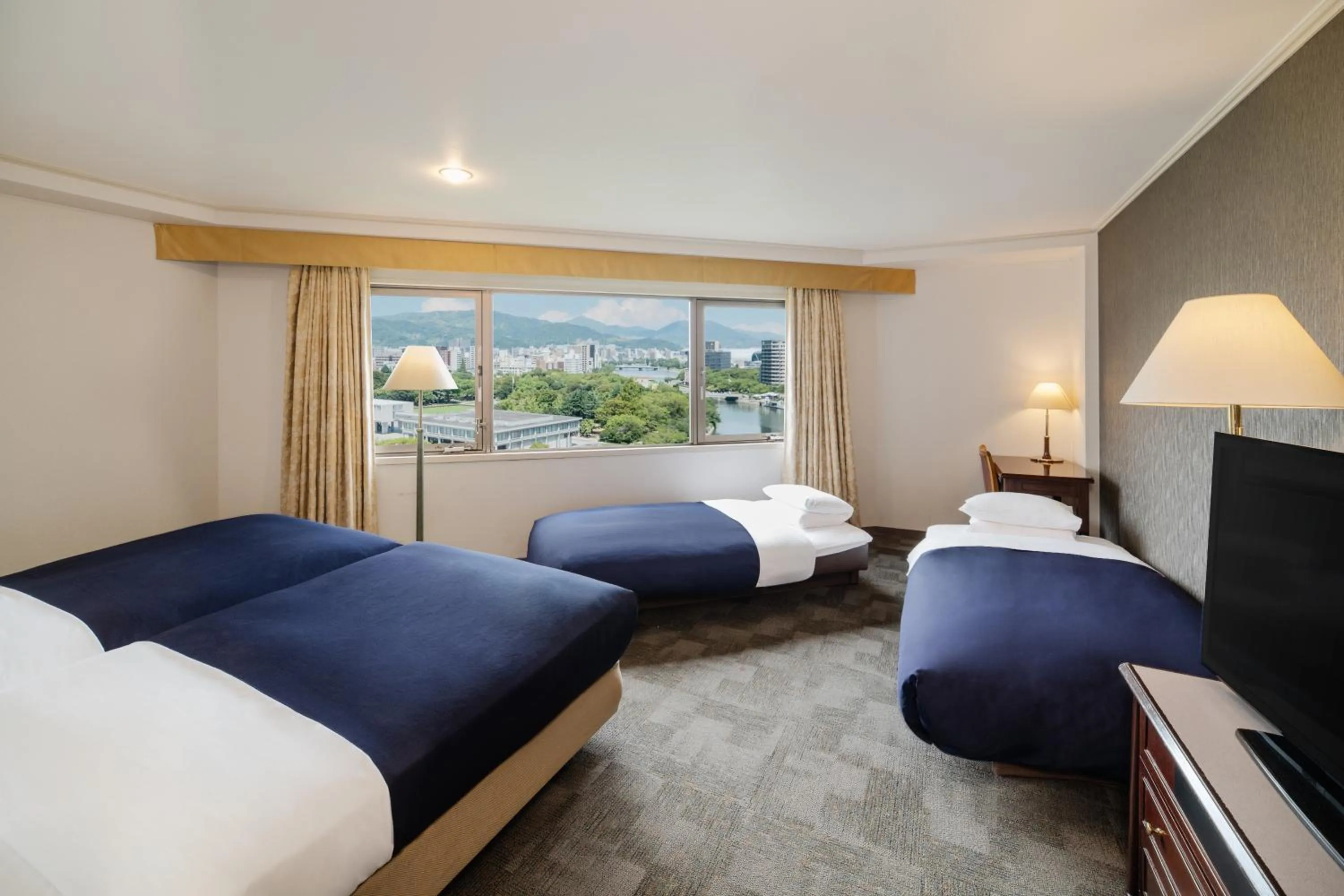 Bed in HOTEL MYSTAYS Hiroshima Peace Park