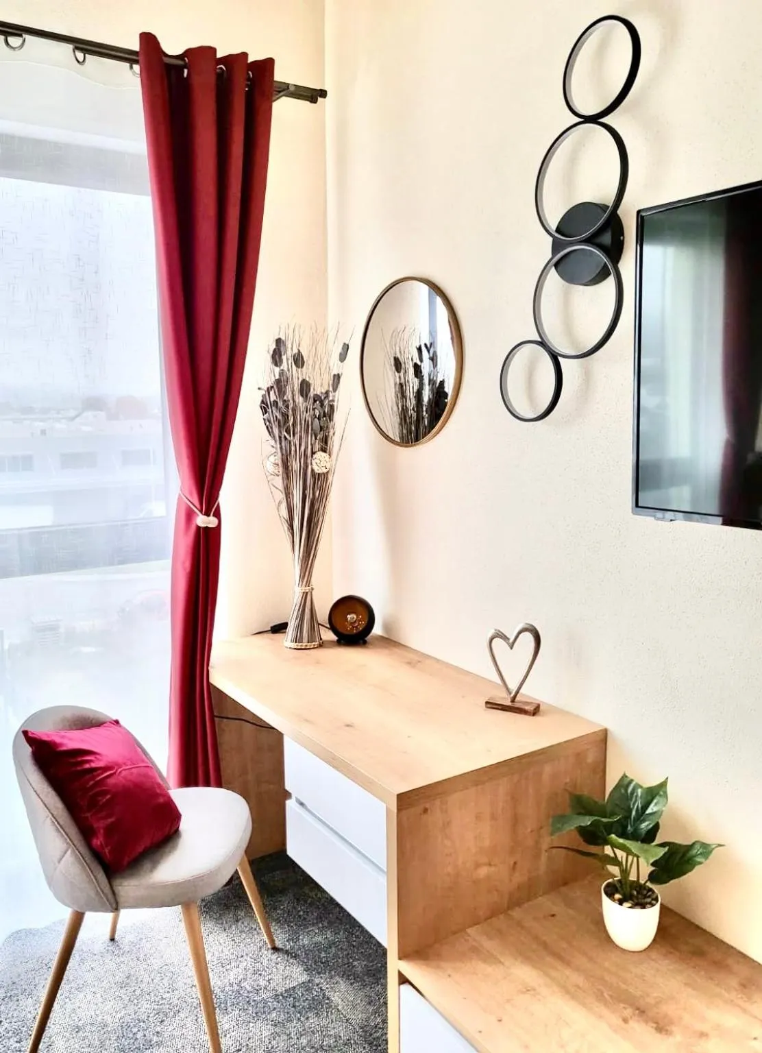 Photo of the whole room in LikeDaheim Apartments