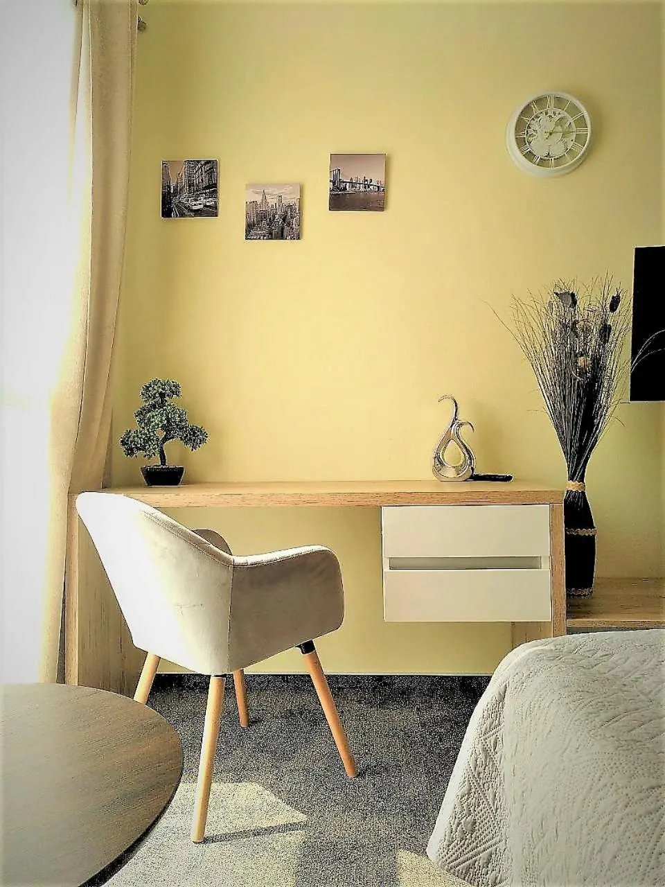 Seating area in LikeDaheim Apartments