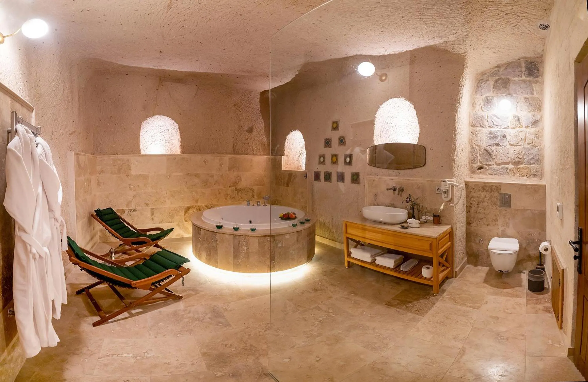 Hot Tub in Peristyle Cave Cappadocia- Special Class