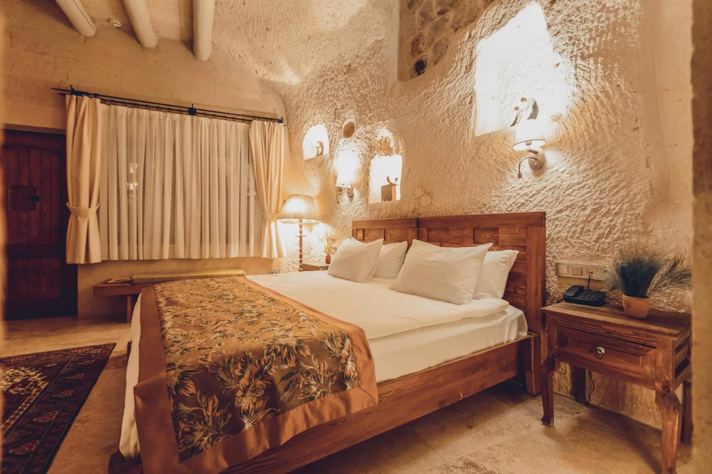 Bed in Peristyle Cave Cappadocia- Special Class