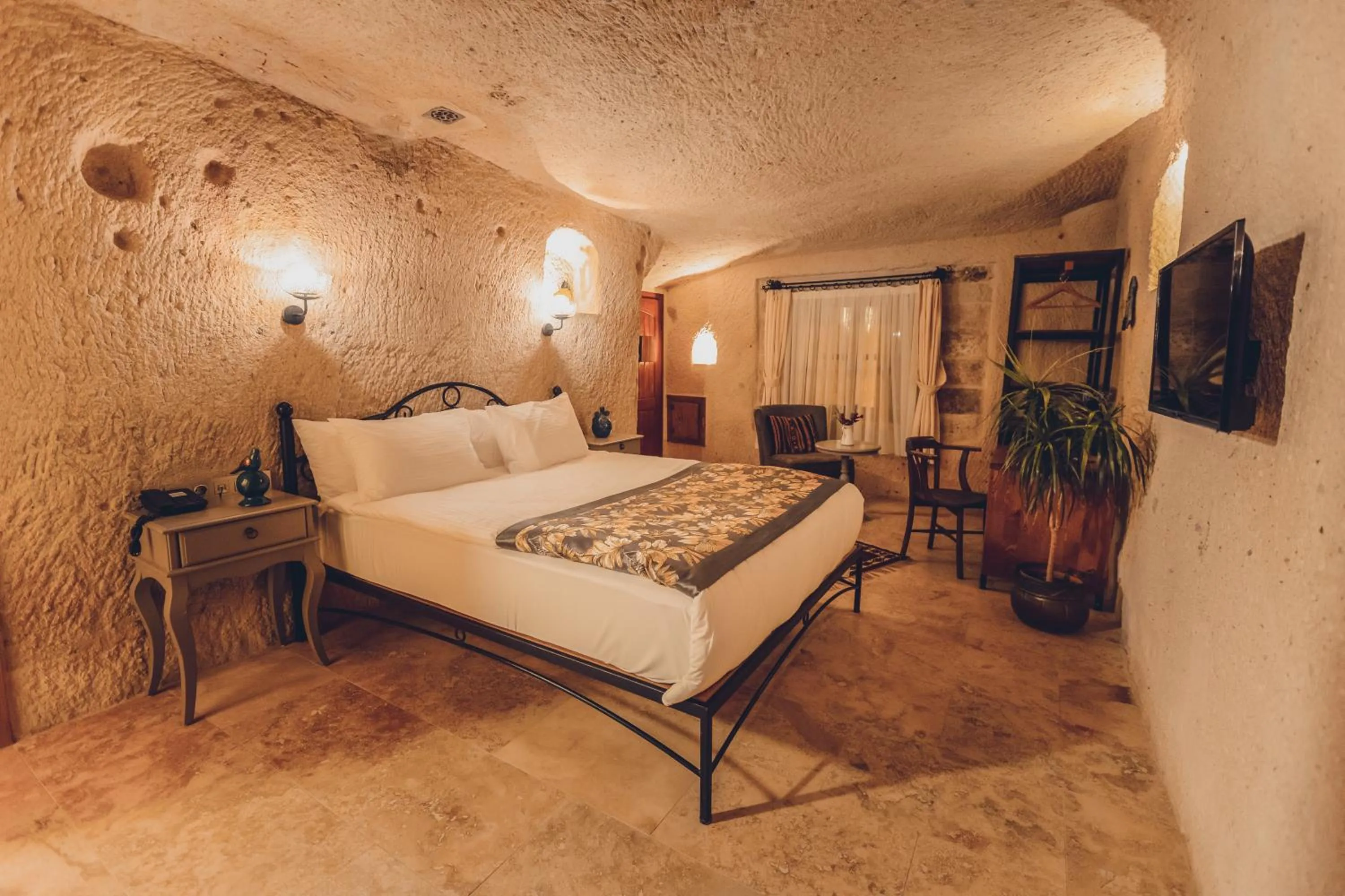 Massage, Bed in Peristyle Cave Cappadocia- Special Class