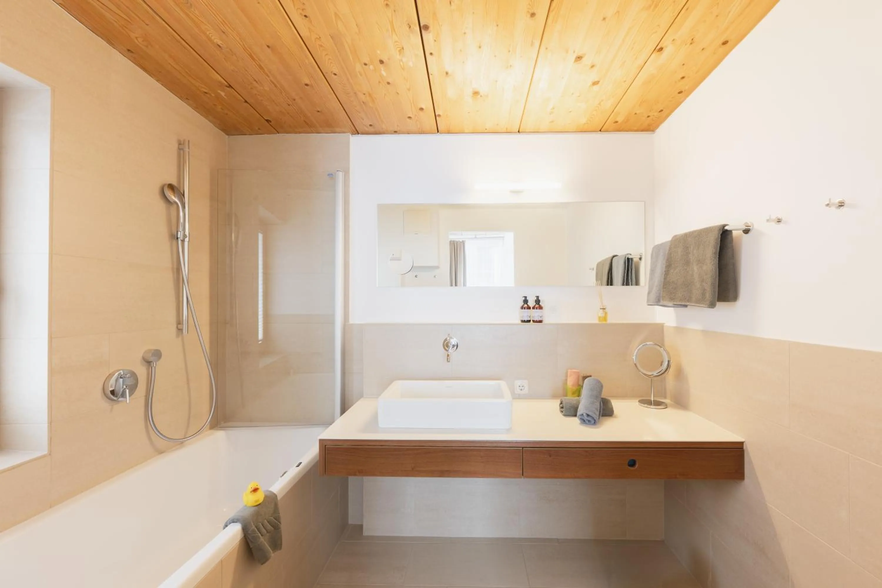 Bathroom in Skihotel Galzig B&B