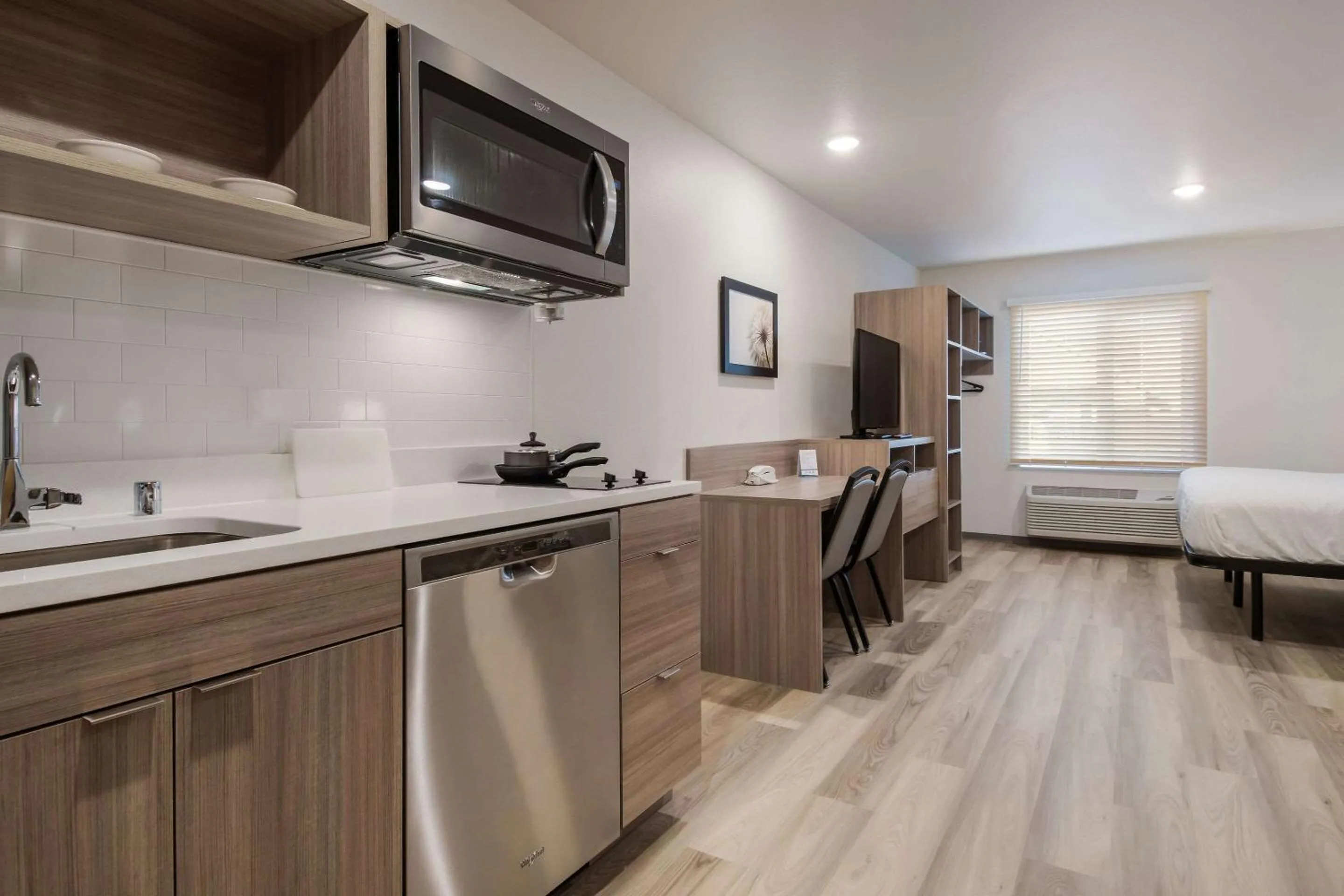 Photo of the whole room in WoodSpring Suites Portland Vancouver