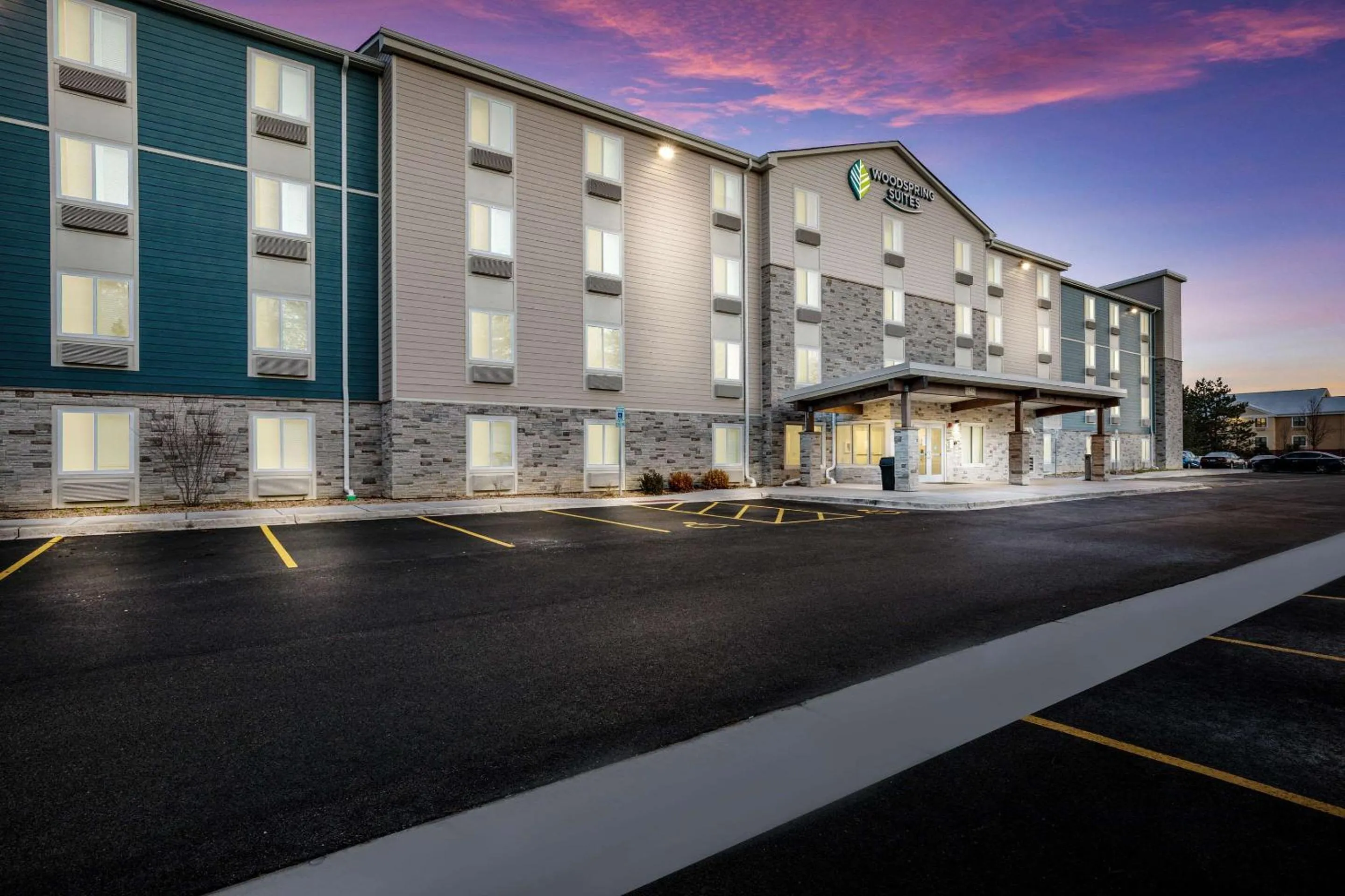 Property building in WoodSpring Suites Gurnee - Chicago