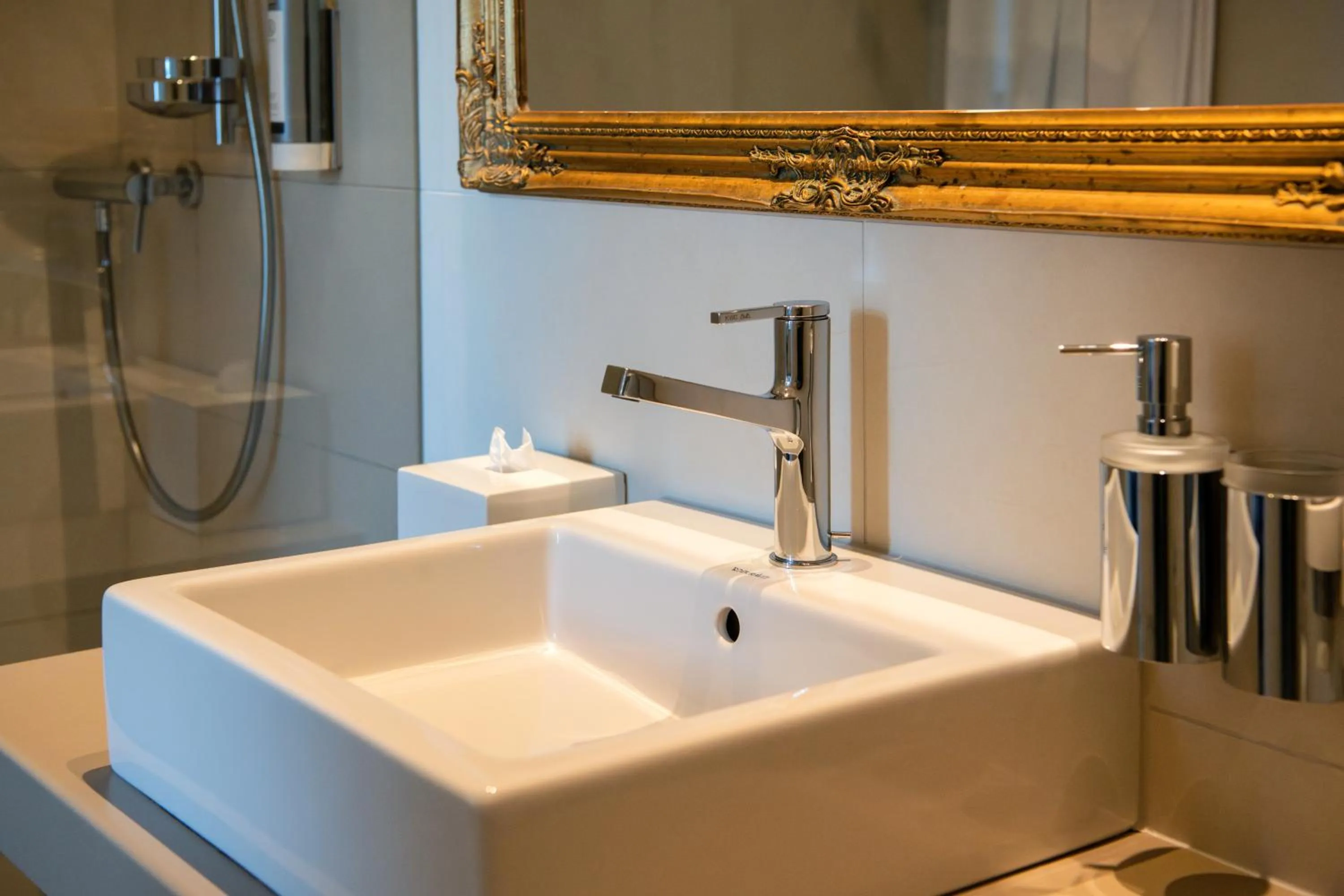 Bathroom in Hotel Edelweiss