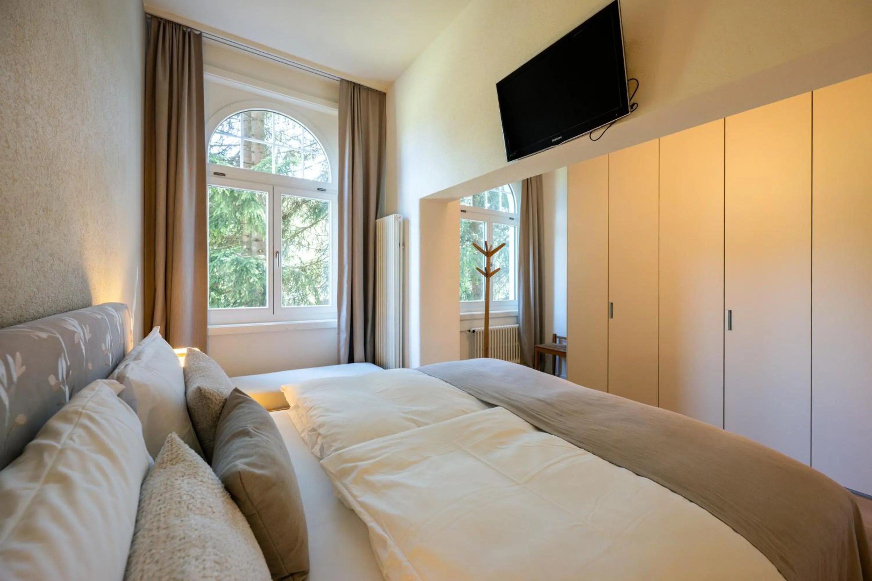 Bedroom, Bed in Hotel Edelweiss