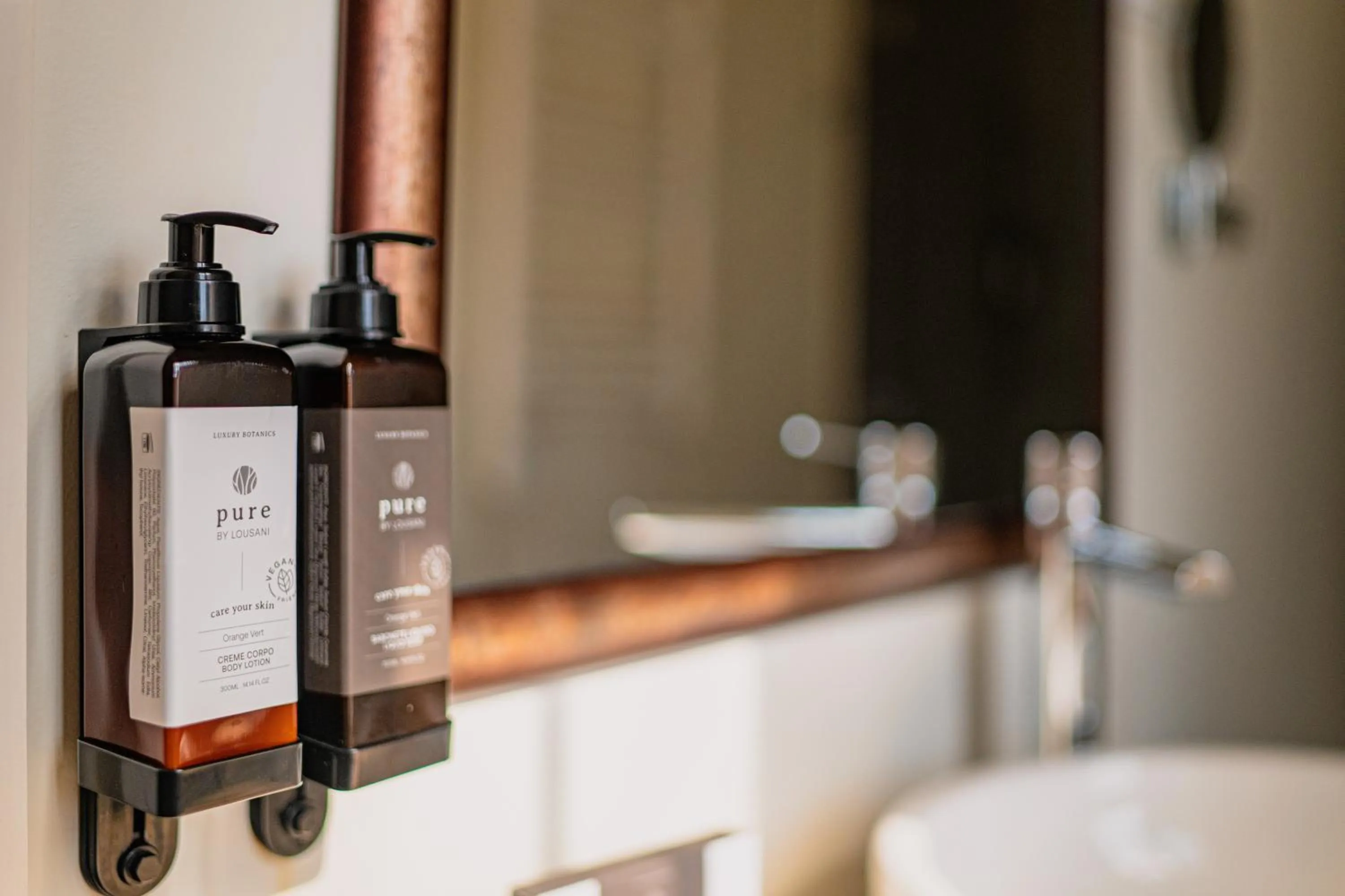 Bathroom in Jardim da Lapa by Shiadu