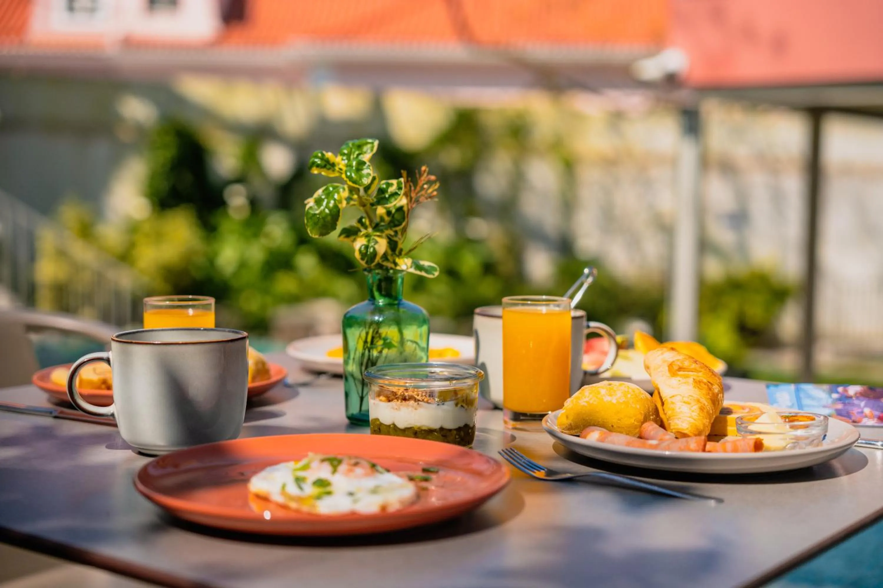 Garden view in Jardim da Lapa by Shiadu