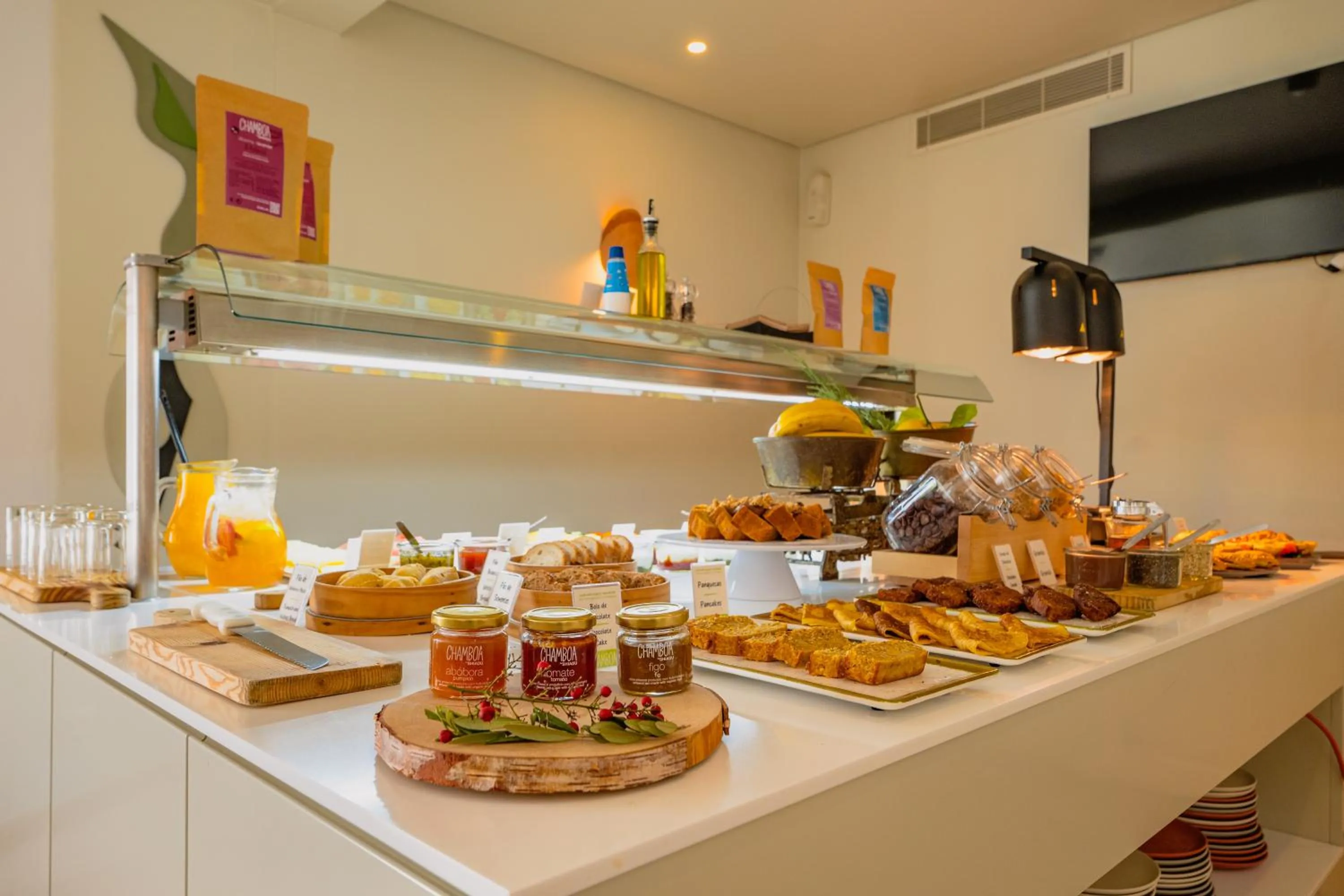 Breakfast in Jardim da Lapa by Shiadu