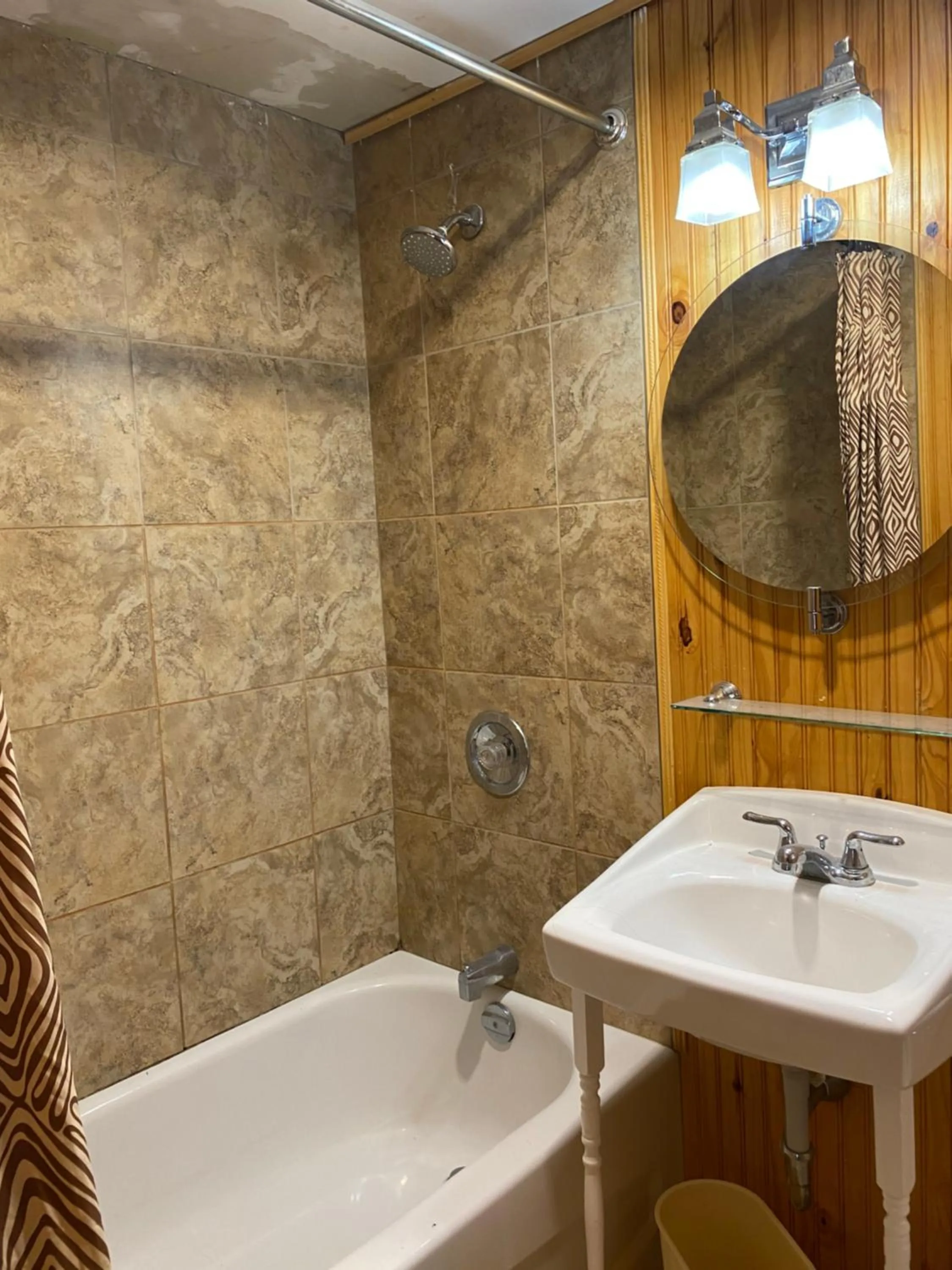 Shower in Hillcrest Motel