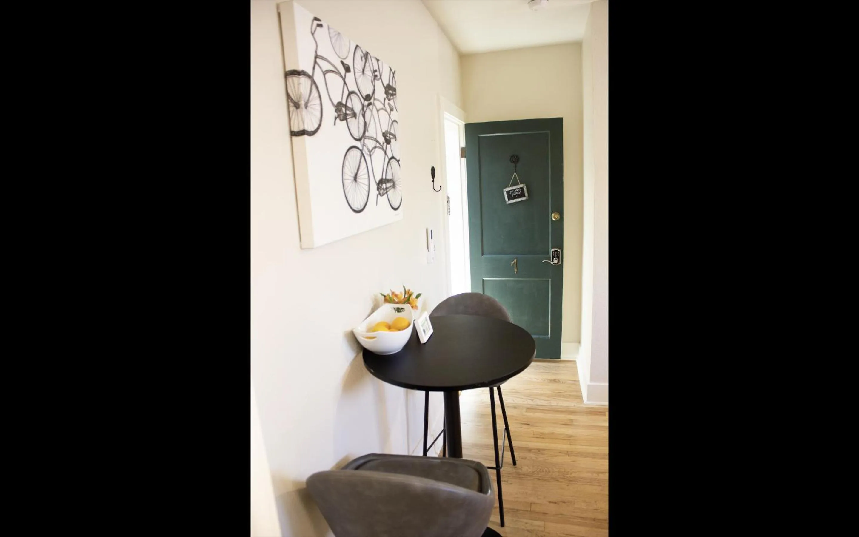 Dining area in Leland House Suites of Durango
