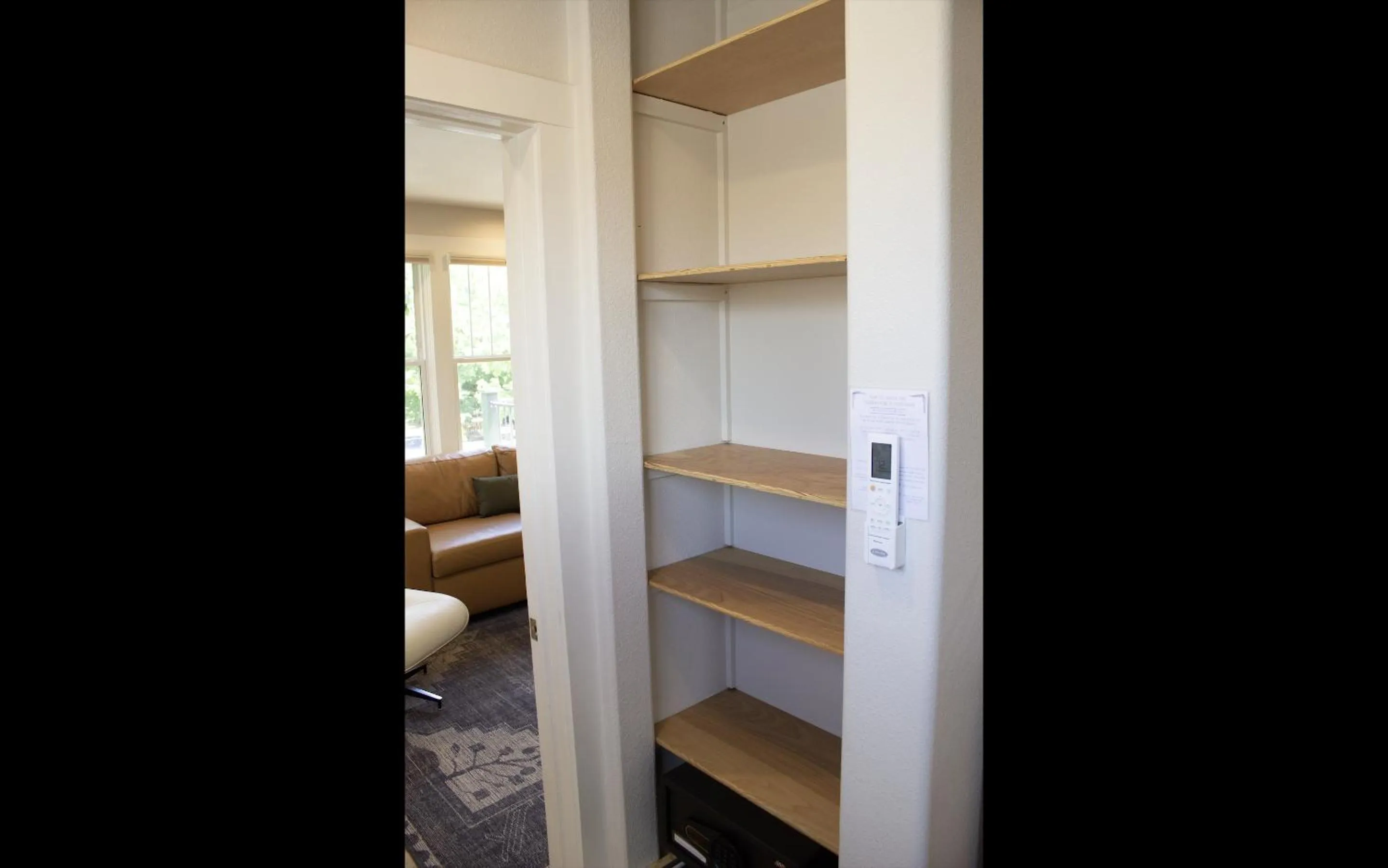 wardrobe, Bed in Leland House Suites of Durango