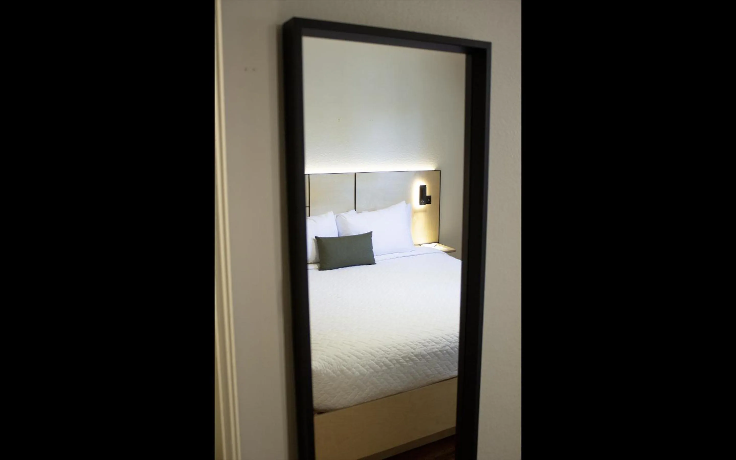 Bedroom, Bed in Leland House Suites of Durango