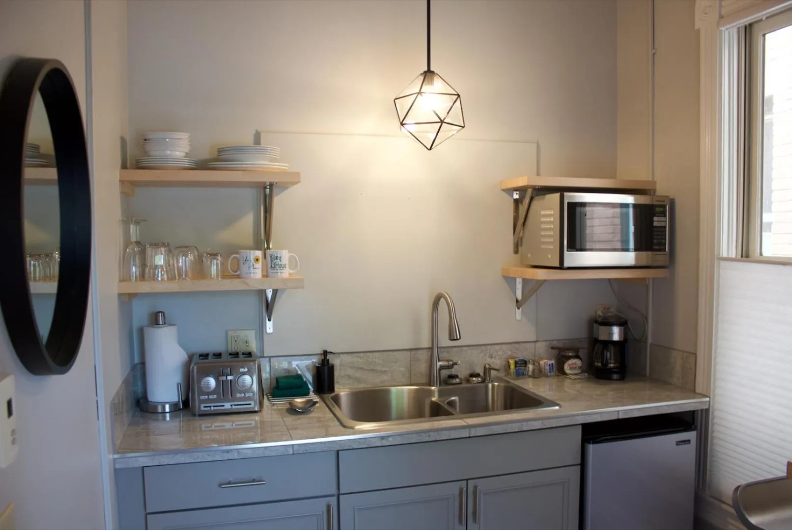 Coffee/tea facilities in Leland House Suites of Durango