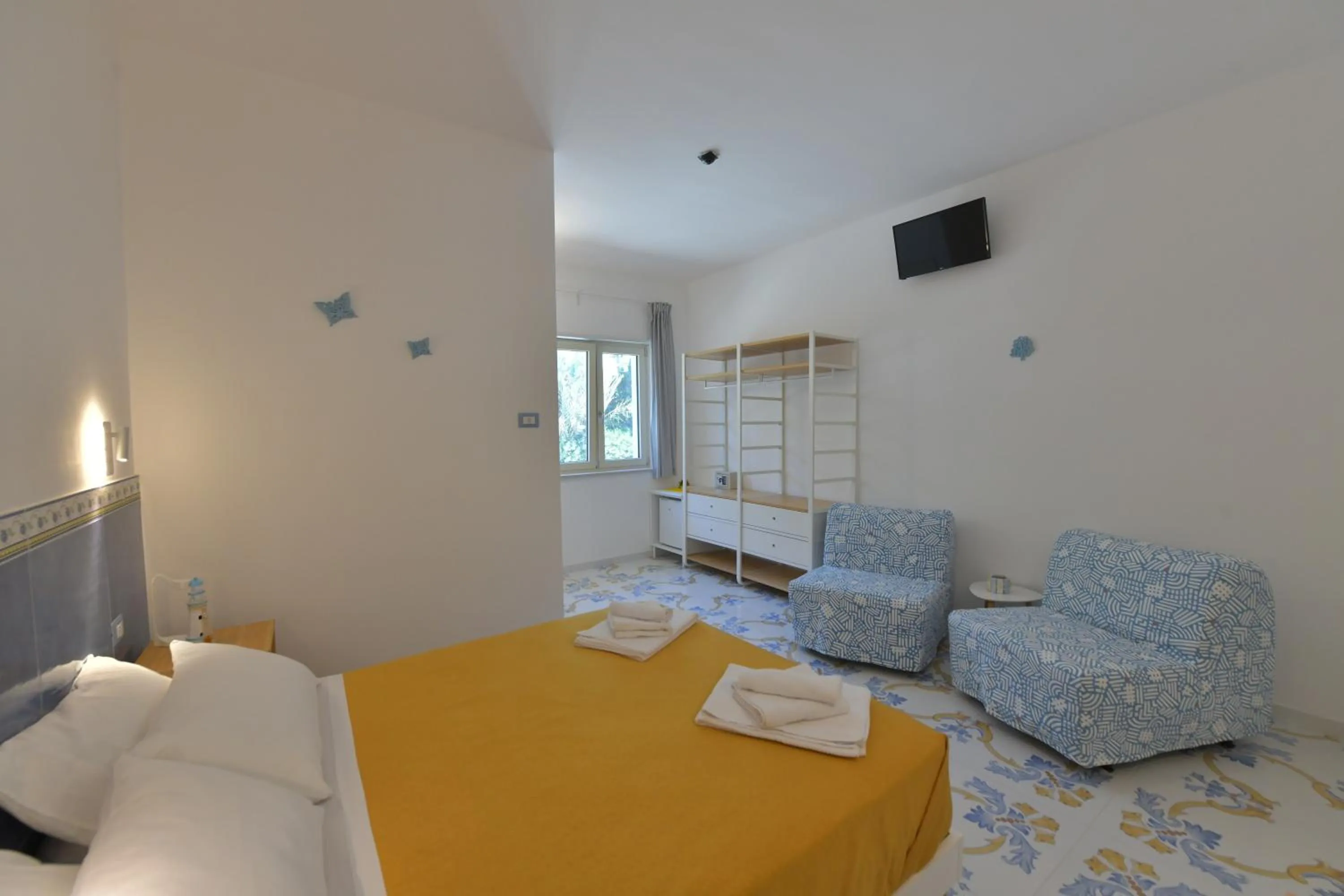 Photo of the whole room in Acquadamare B&B