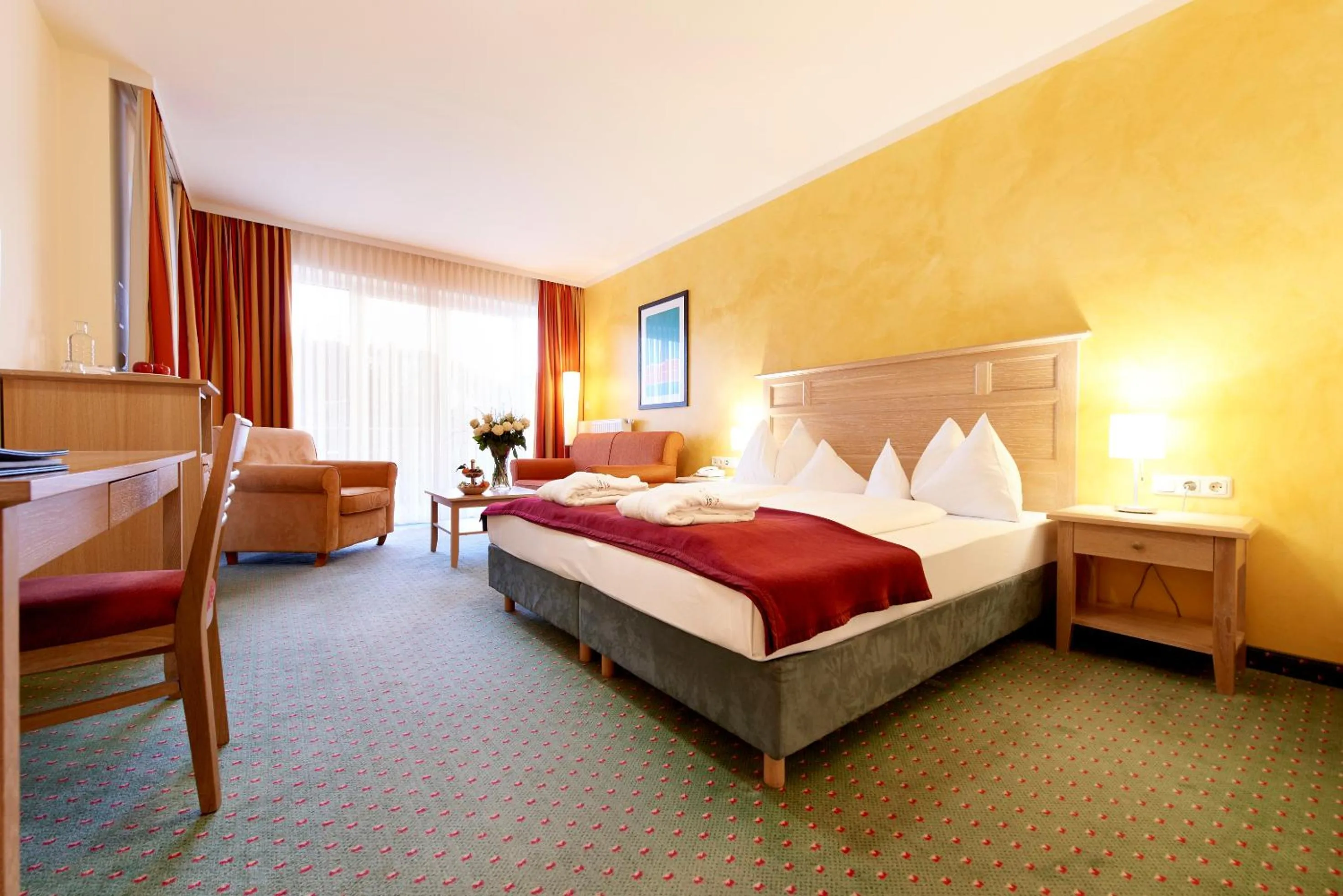 Photo of the whole room, Bed in Das Hotel Eden - Das Aktiv- & Wohlfühlhotel in Tirol auf 1200m Höhe