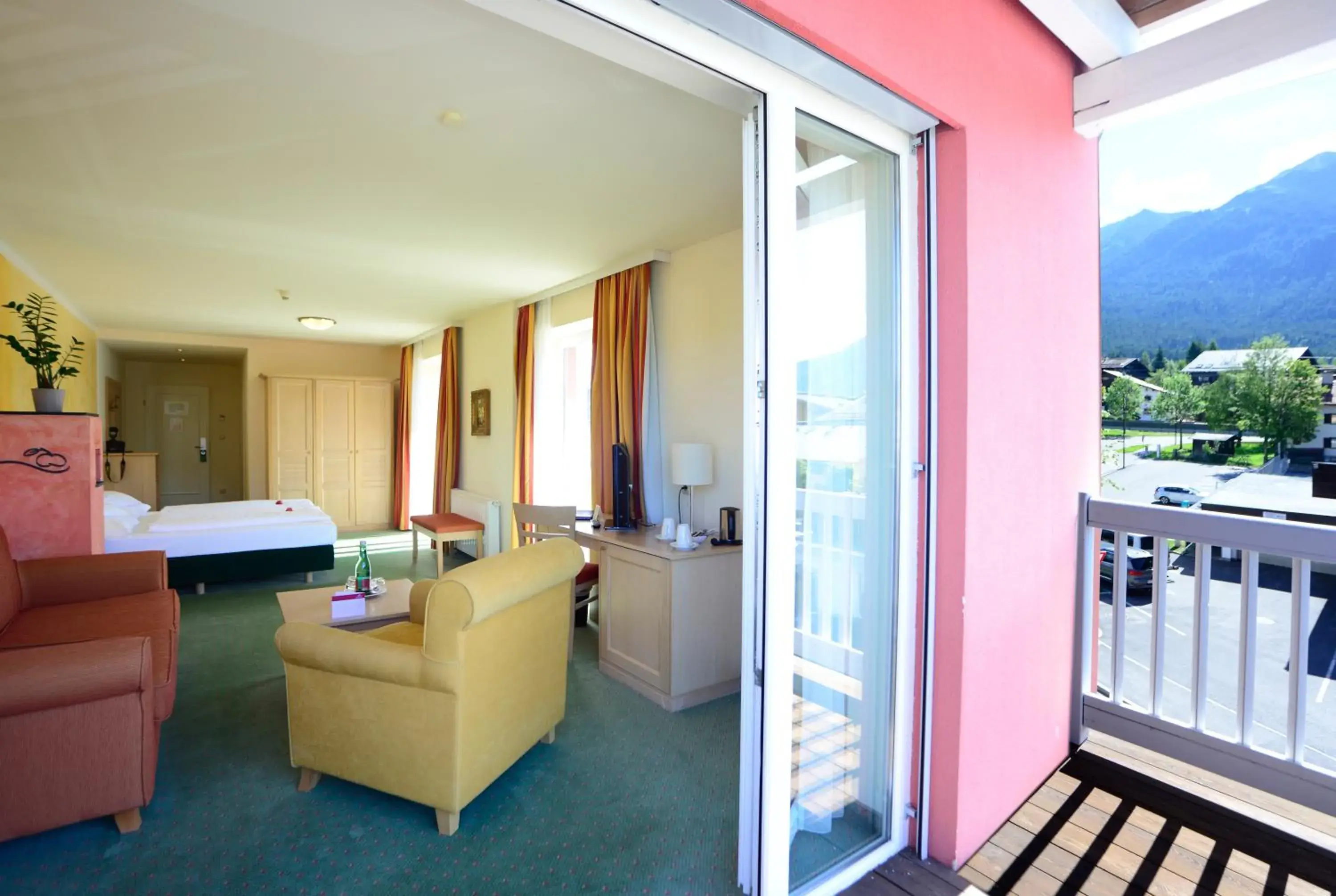 Superior Double Room with Balcony or Terrace in Das Hotel Eden - Das Aktiv- & Wohlfühlhotel in Tirol auf 1200m Höhe Superior Double Room with Balcony or Terrace in Das Hotel Eden - Das Aktiv- & Wohlfühlhotel in Tirol auf 1200m Höhe