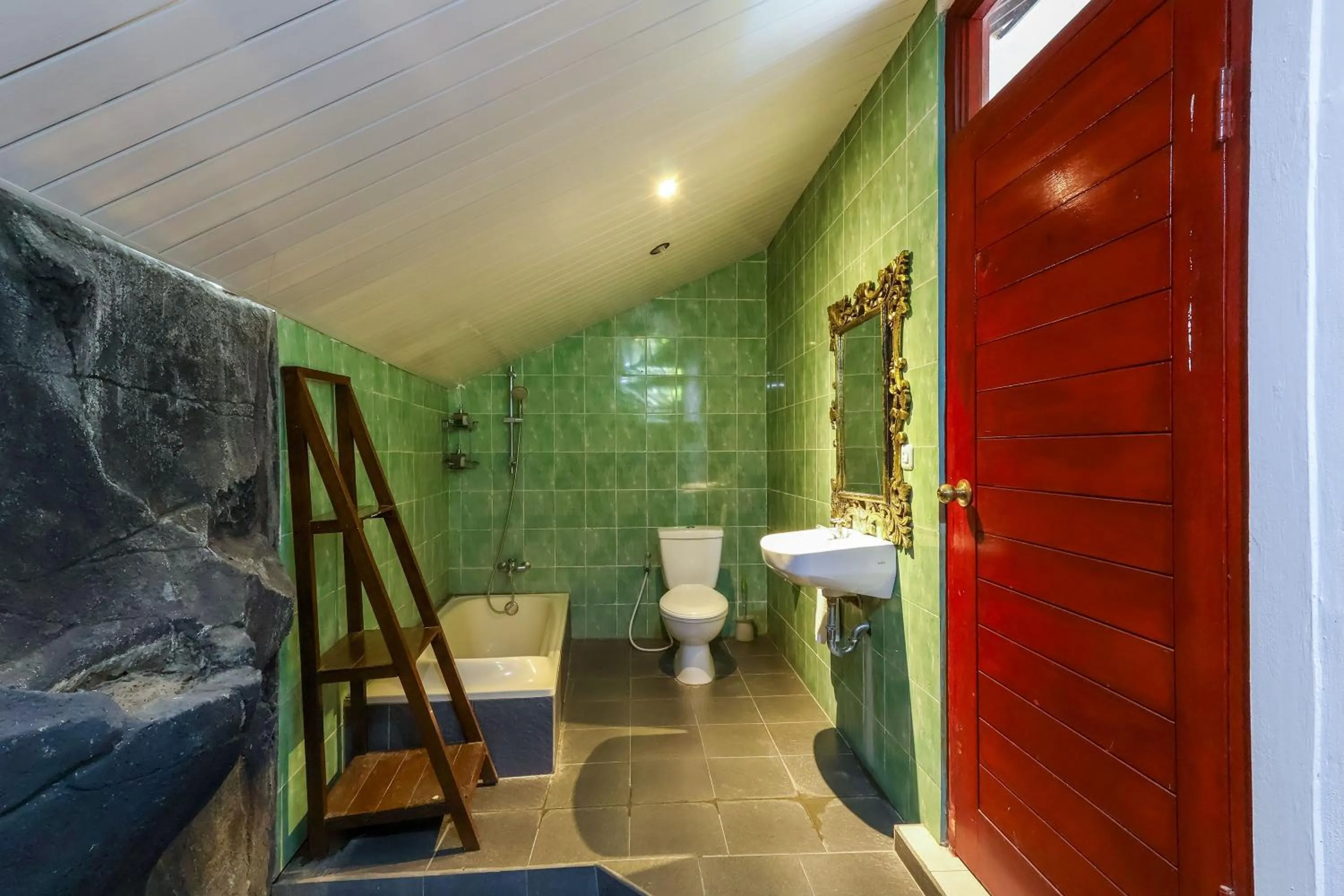 Shower in Taman Lituhayu Cottages Ubud