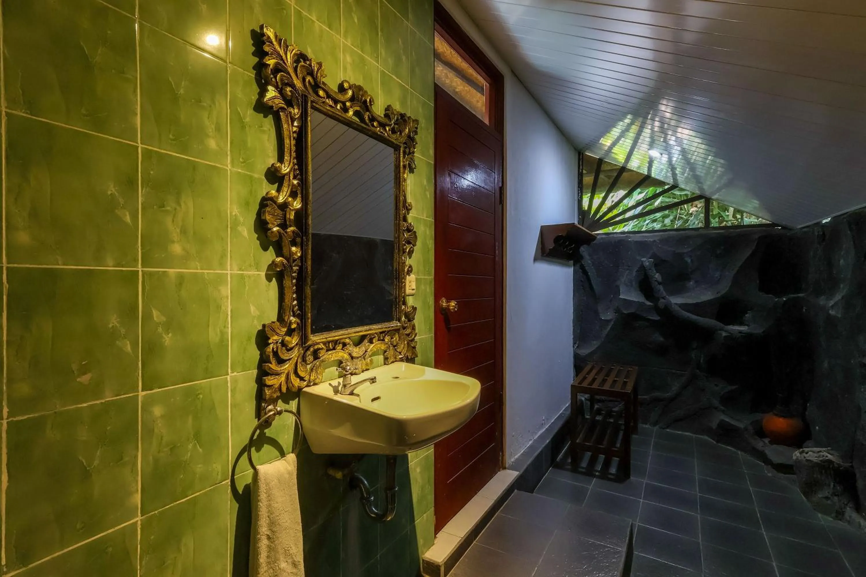 Bathroom in Taman Lituhayu Cottages Ubud