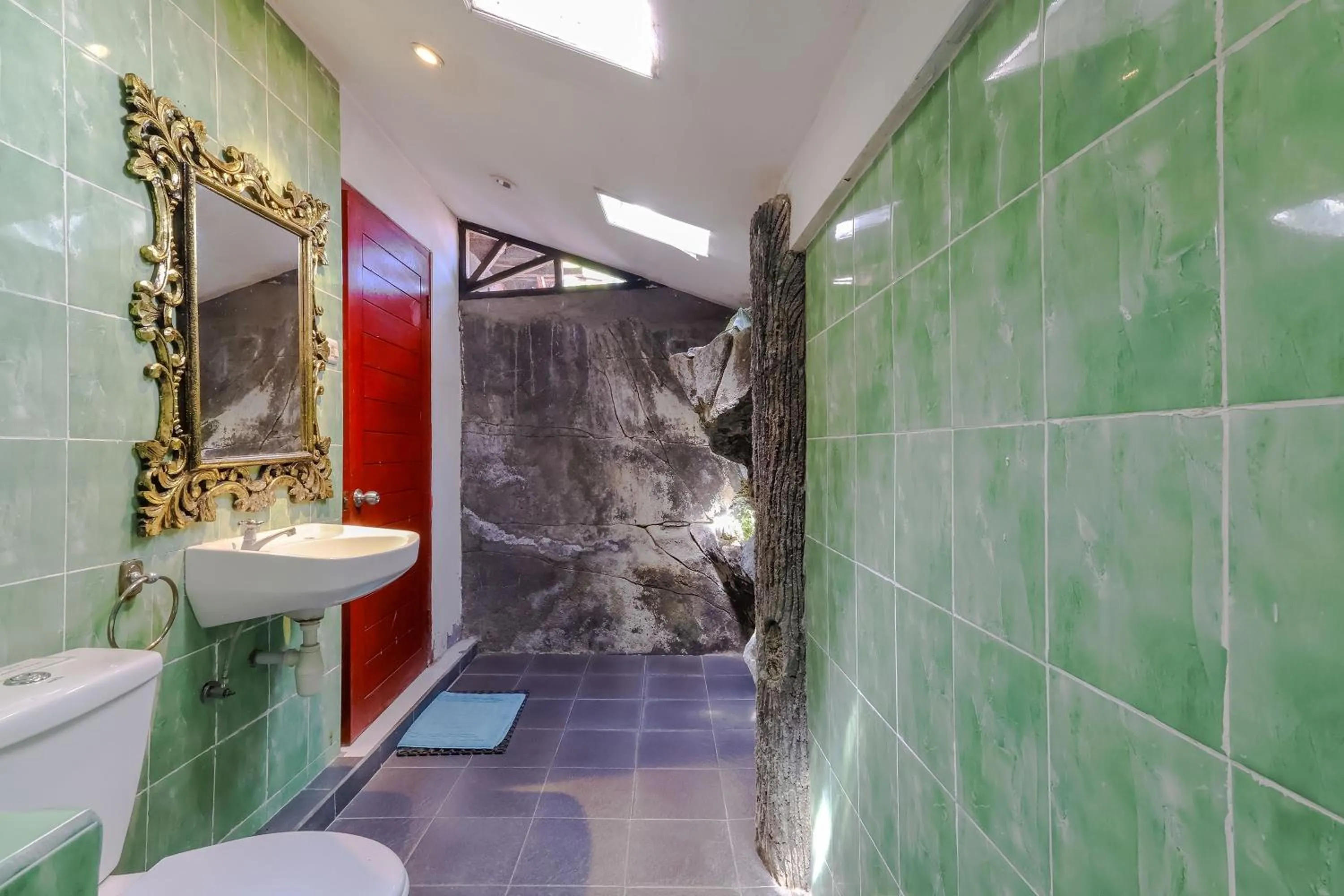 Bathroom in Taman Lituhayu Cottages Ubud