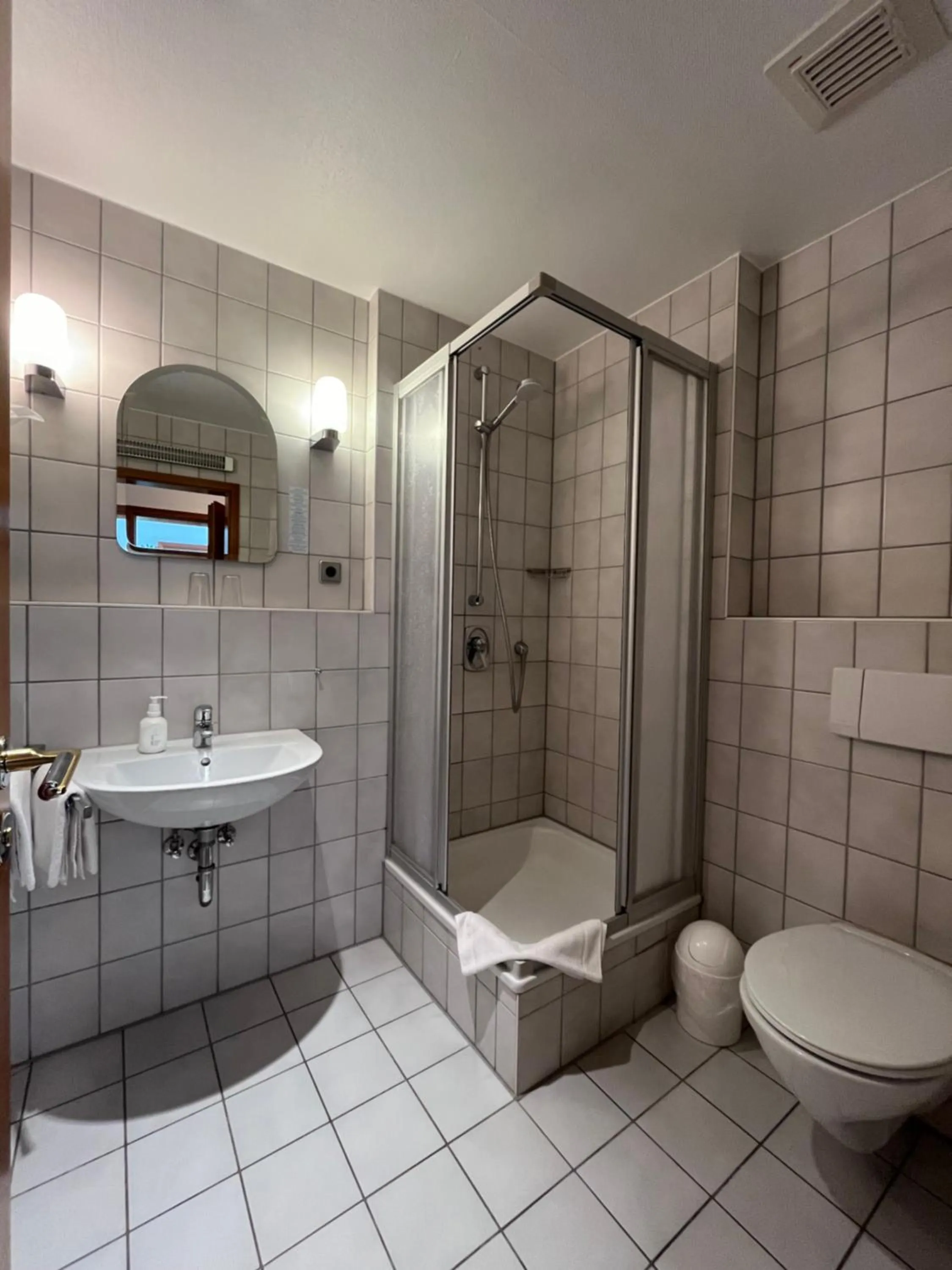 Shower in Hotel Liszt