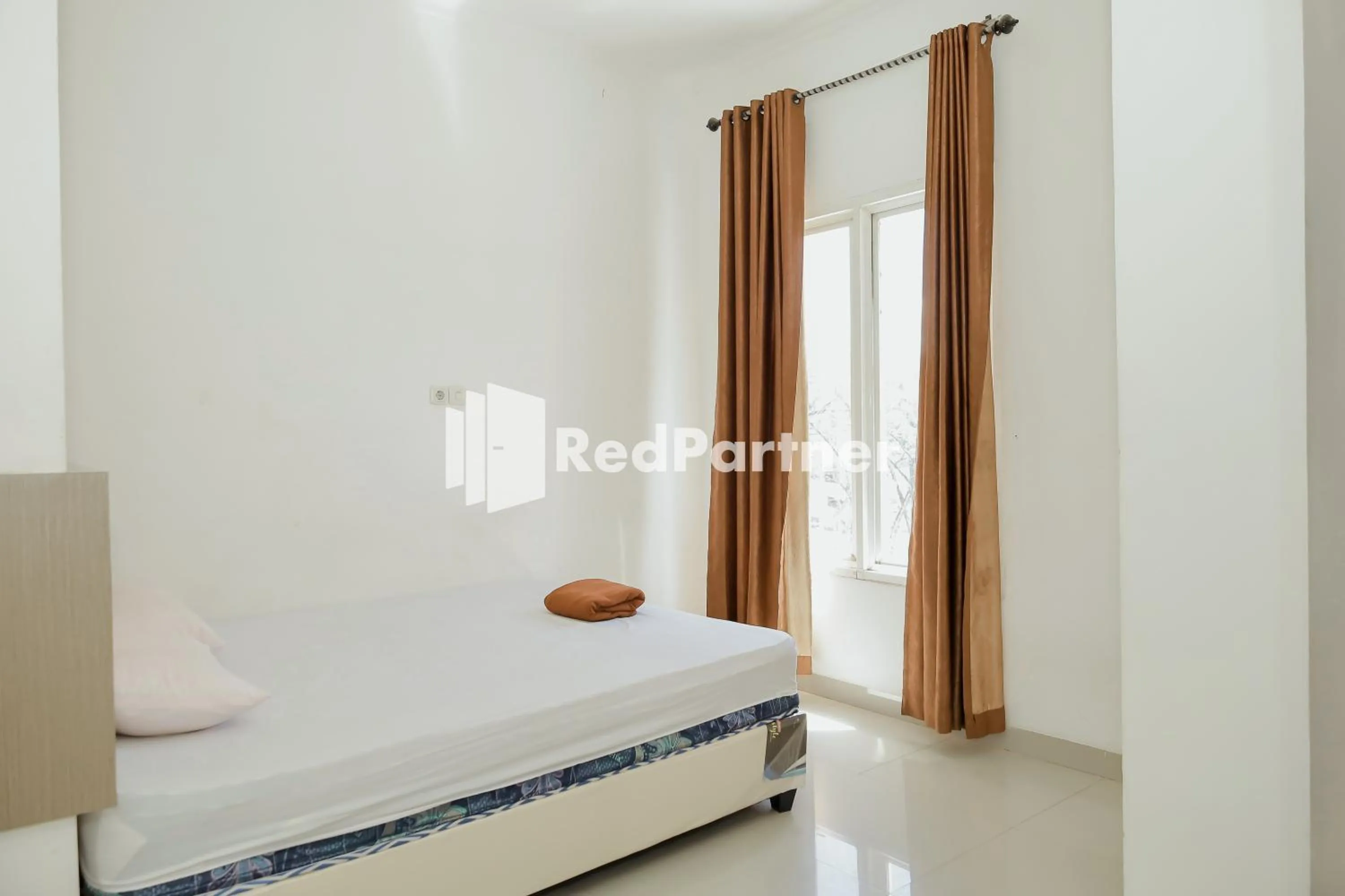 Bedroom, Bed in Radja Homestay Kendari RedPartner