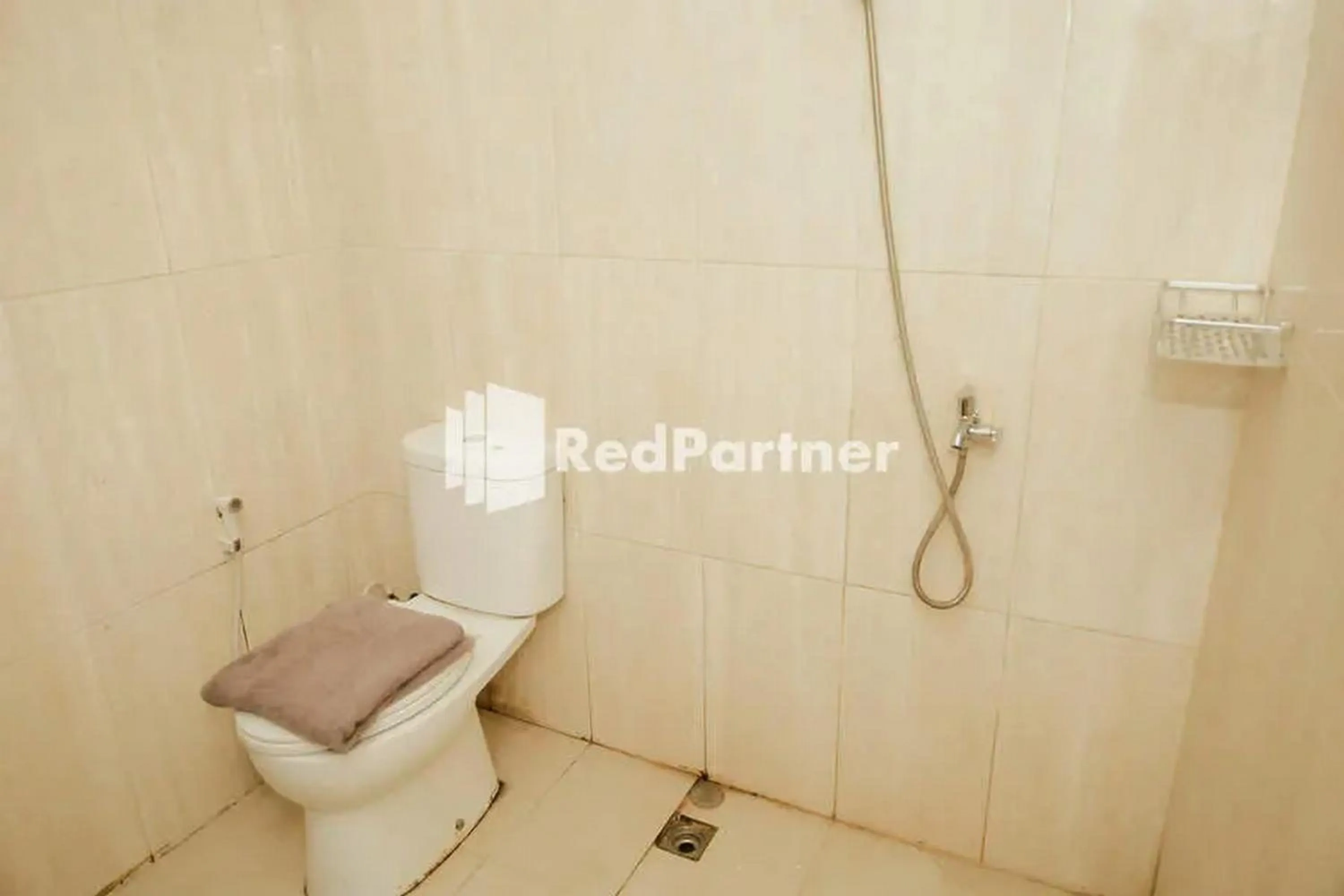 Bathroom in Radja Homestay Kendari RedPartner