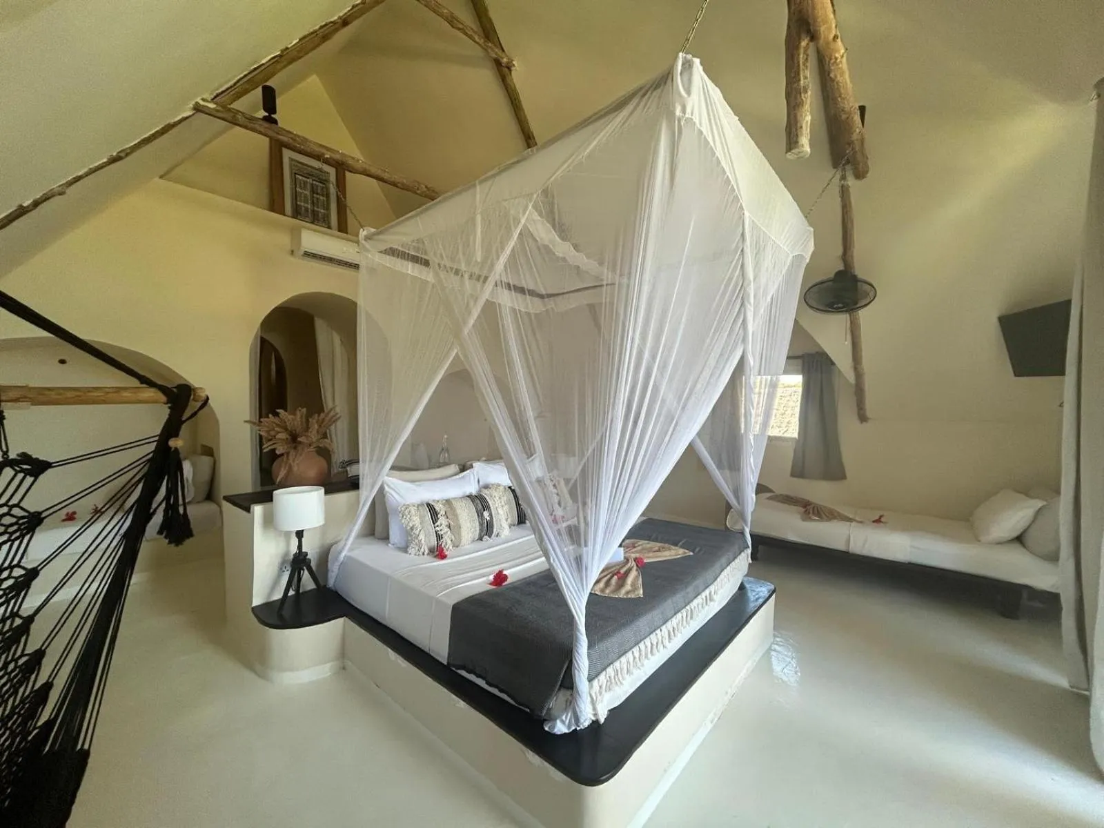 Bed in Kuwa Zanzibar