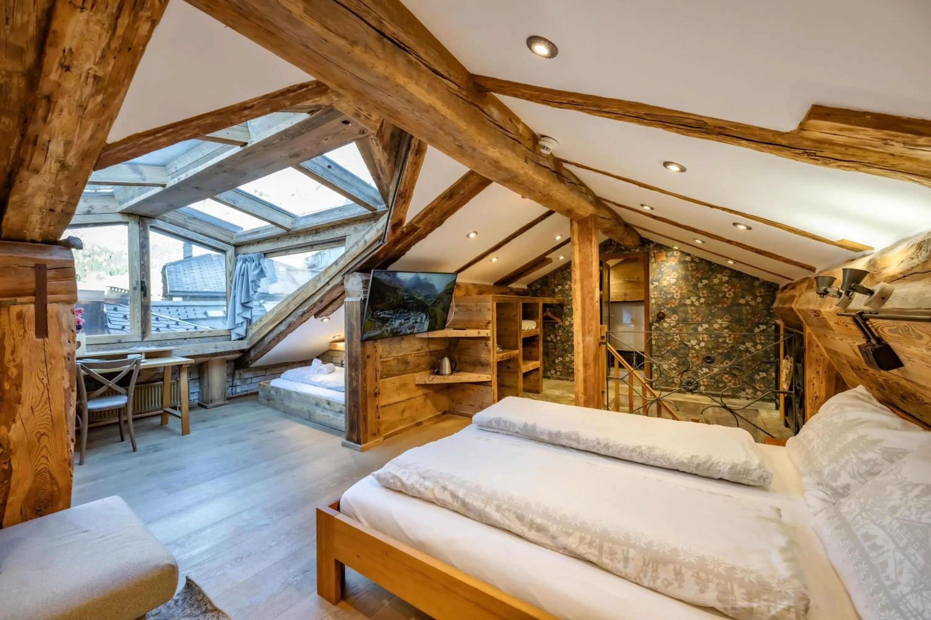 Photo of the whole room, Bed in Hotel de la Croix-Fédérale