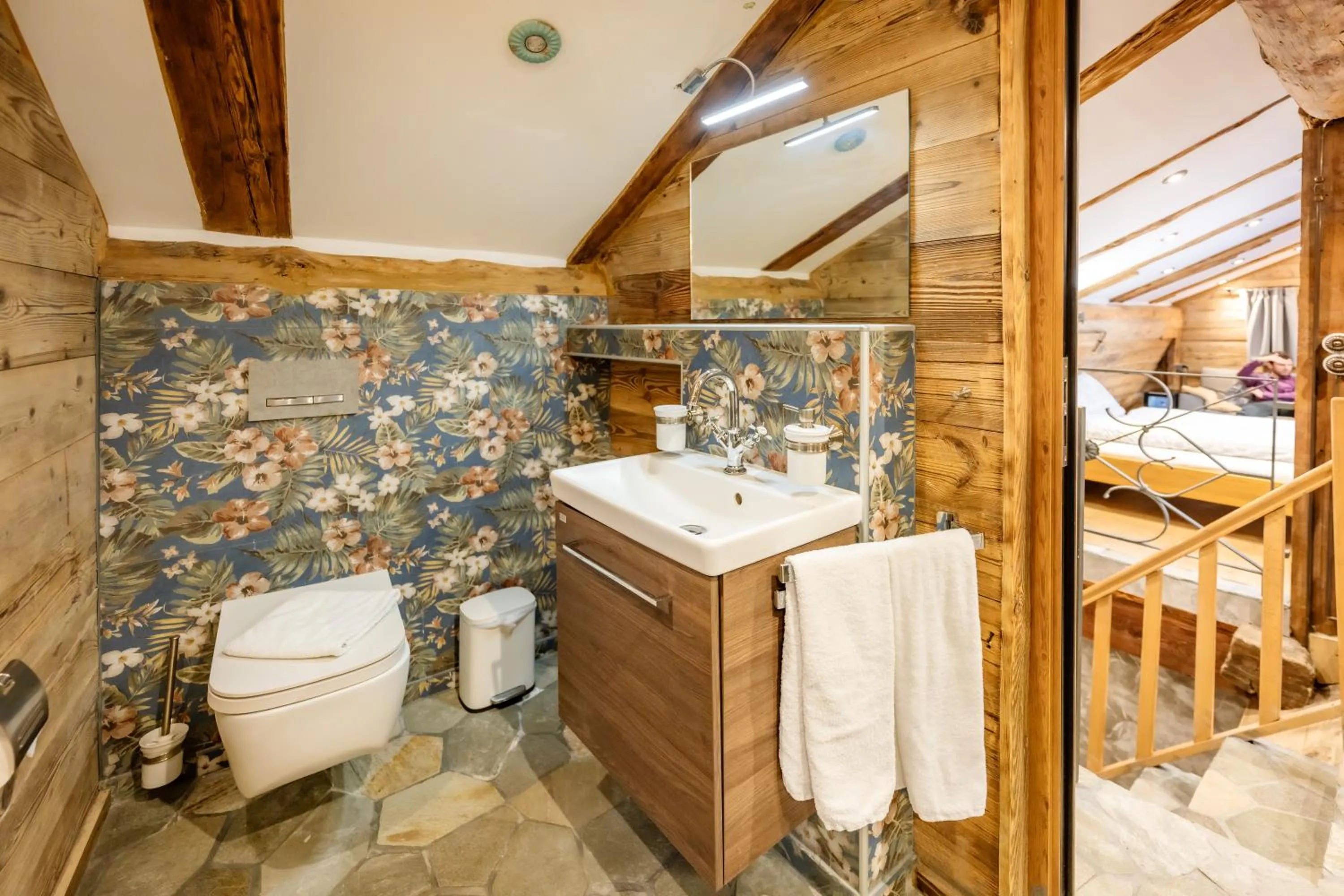 Toilet in Hotel de la Croix-Fédérale