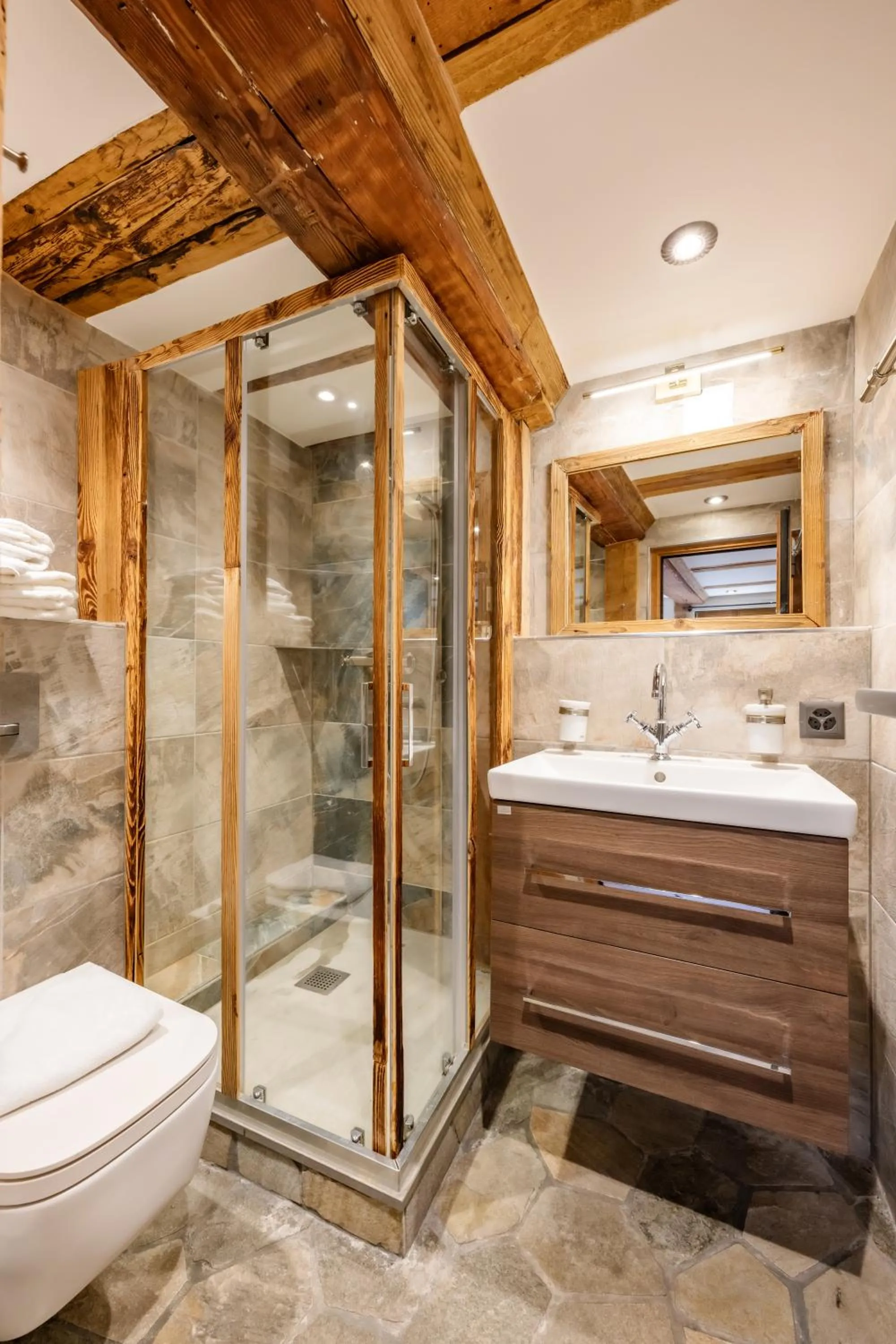 Toilet in Hotel de la Croix-Fédérale