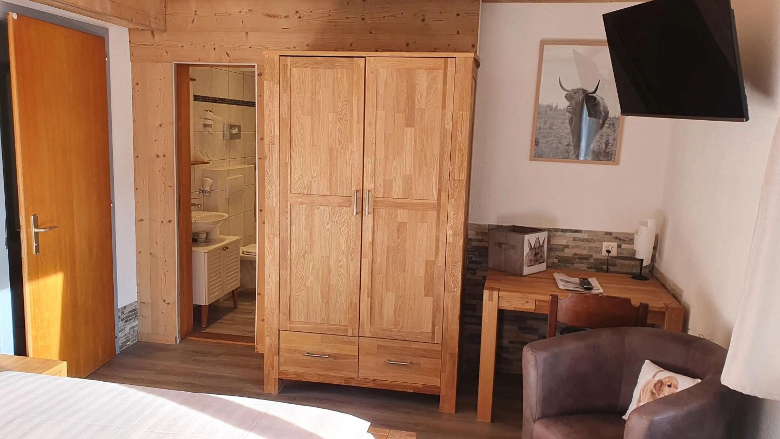 Bedroom, Bed in Hotel Paradis-Leukerbad-Therme