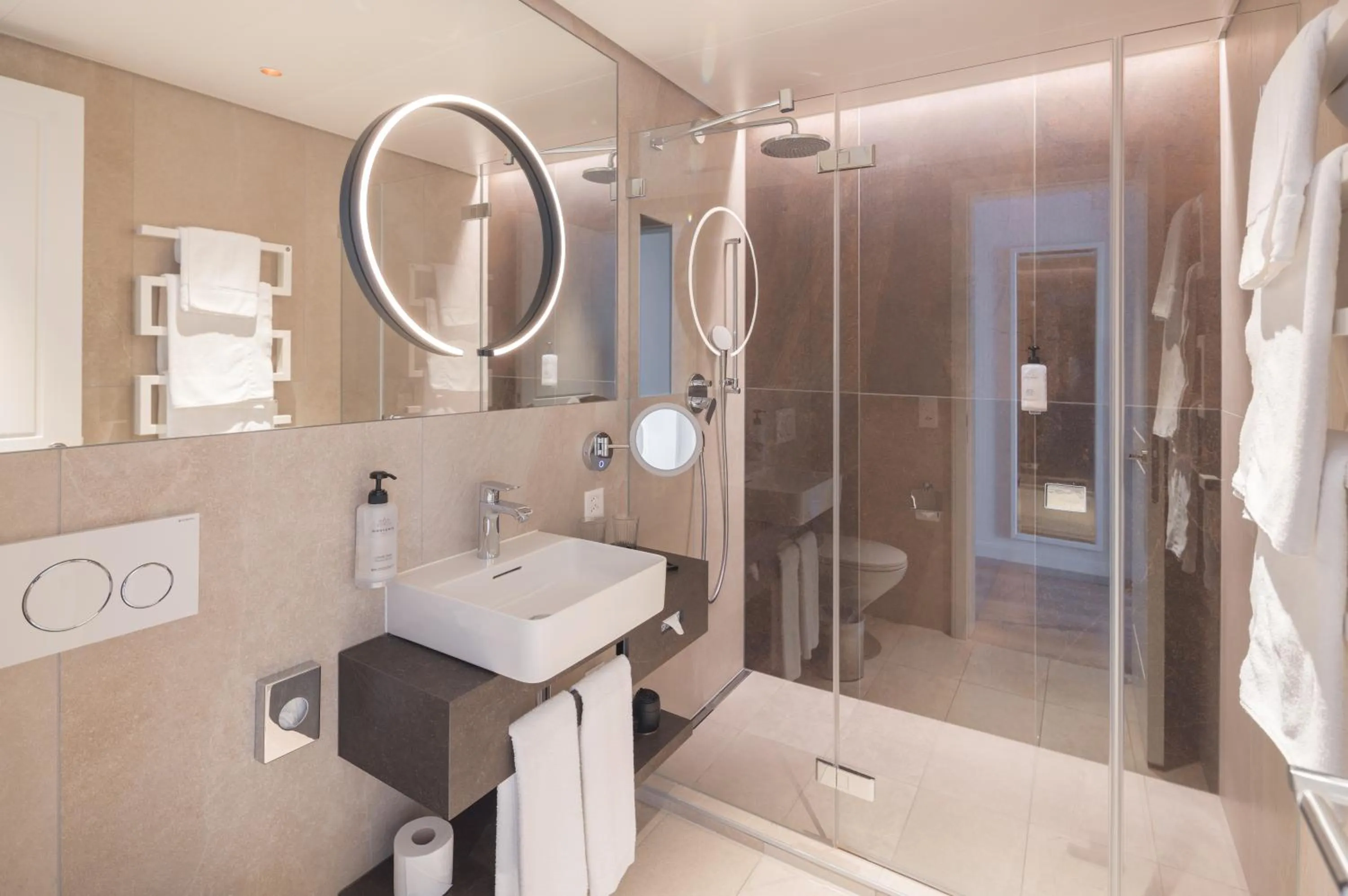 Bathroom in Hôtel de la Paix Lausanne